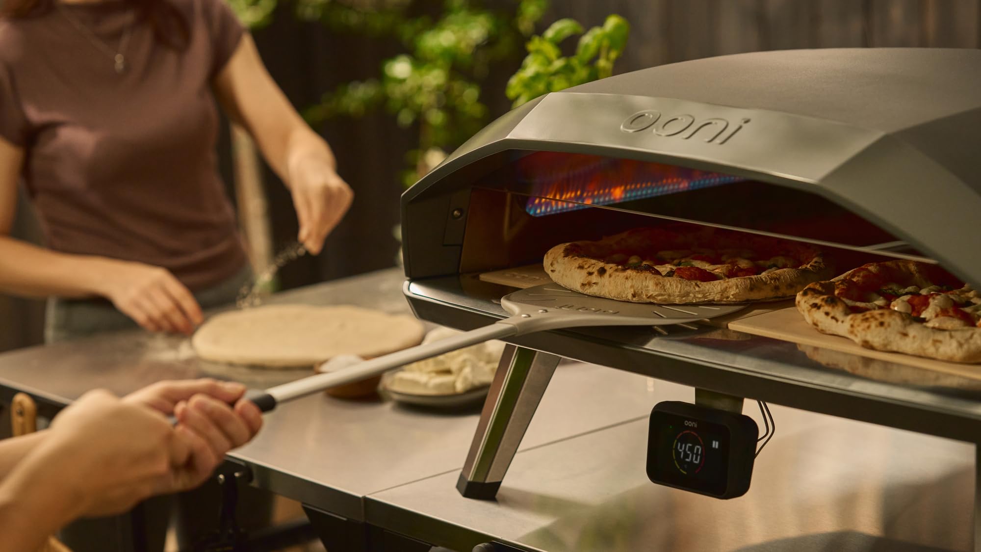 Ooni Pala giratoria para pizza, de aluminio perforado, de 9 pulgadas, ligera, de metal, con mango largo, herramientas para pizza, accesorios para horno de pizza