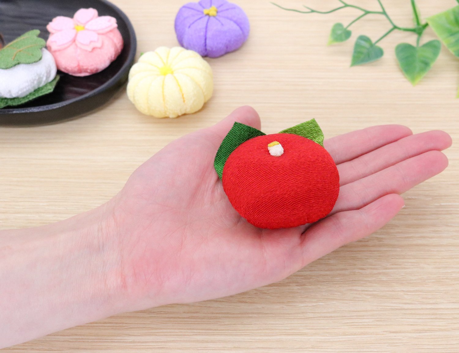 Amazon.co.jp: 和光 和雑貨 香の花 ちりめん和菓子 柏餅 : ホーム