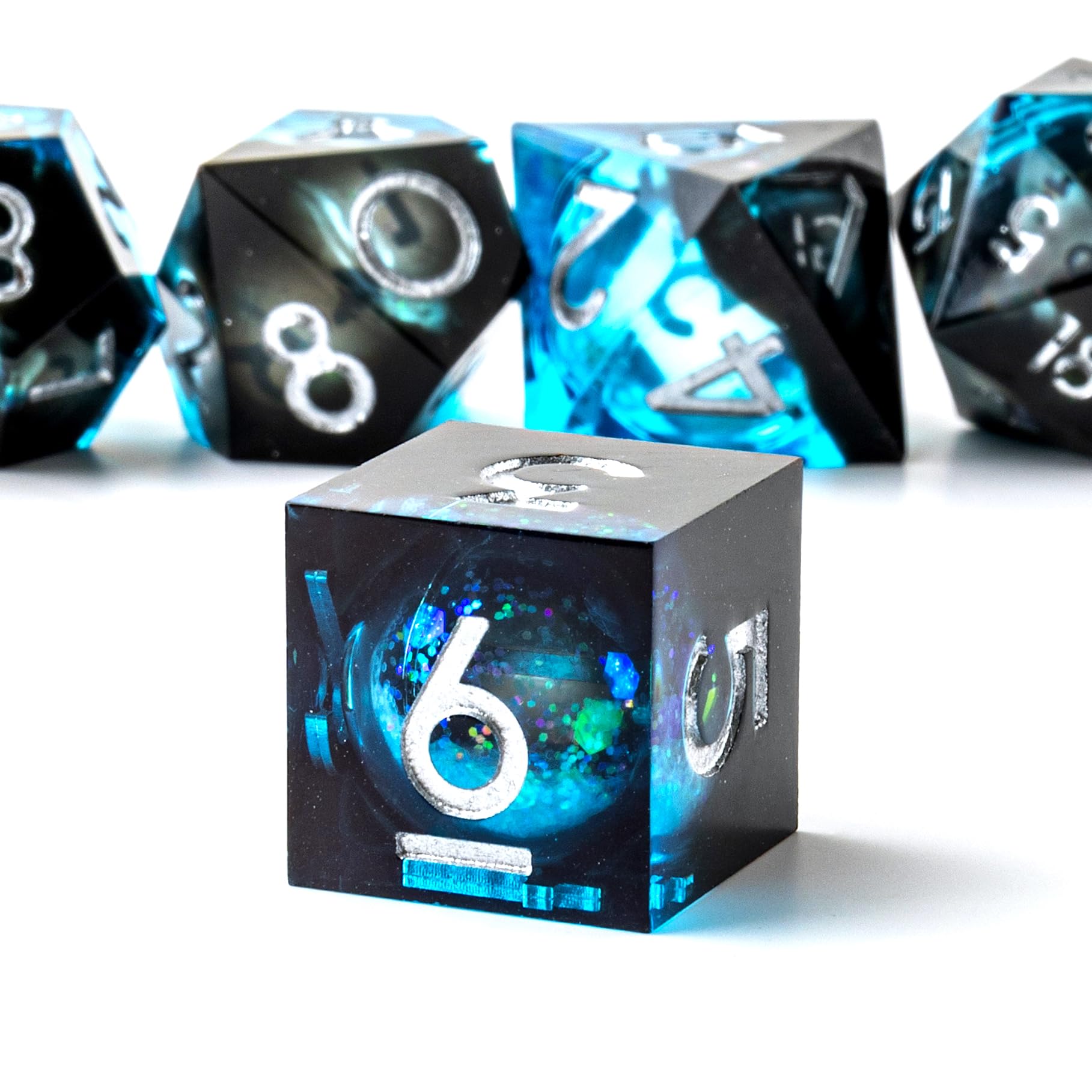 Liquid Core - Juego de dados DND, 7 dados de resina con bordes afilados para Calabozos y Dragones, dados poliédricos RPG D&D hechos a mano, juego de dados para juegos de rol D20 D12 D10 D8 D6 D4 con