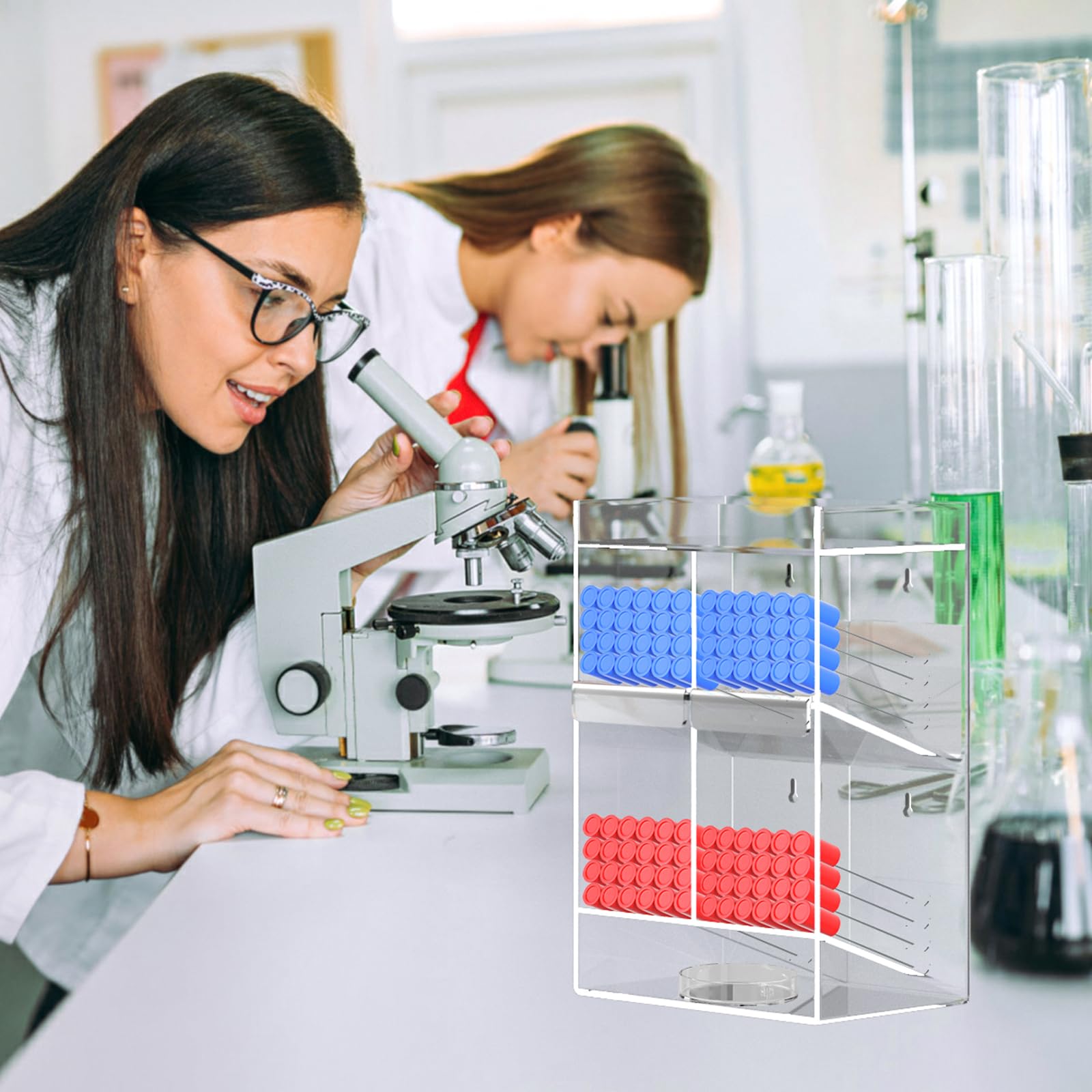 Estante acrílico para tubos de ensayo, soporte organizador transparente con 4 compartimentos, almacenamiento inferior adicional y 2 bandejas extraíbles, montaje en pared o encimera para laboratorio