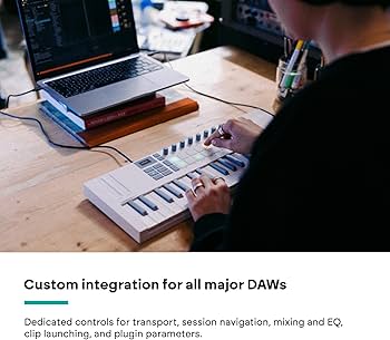 Amazon.com: Novation Launchkey Mini 37 White MK4 - Mini tecla