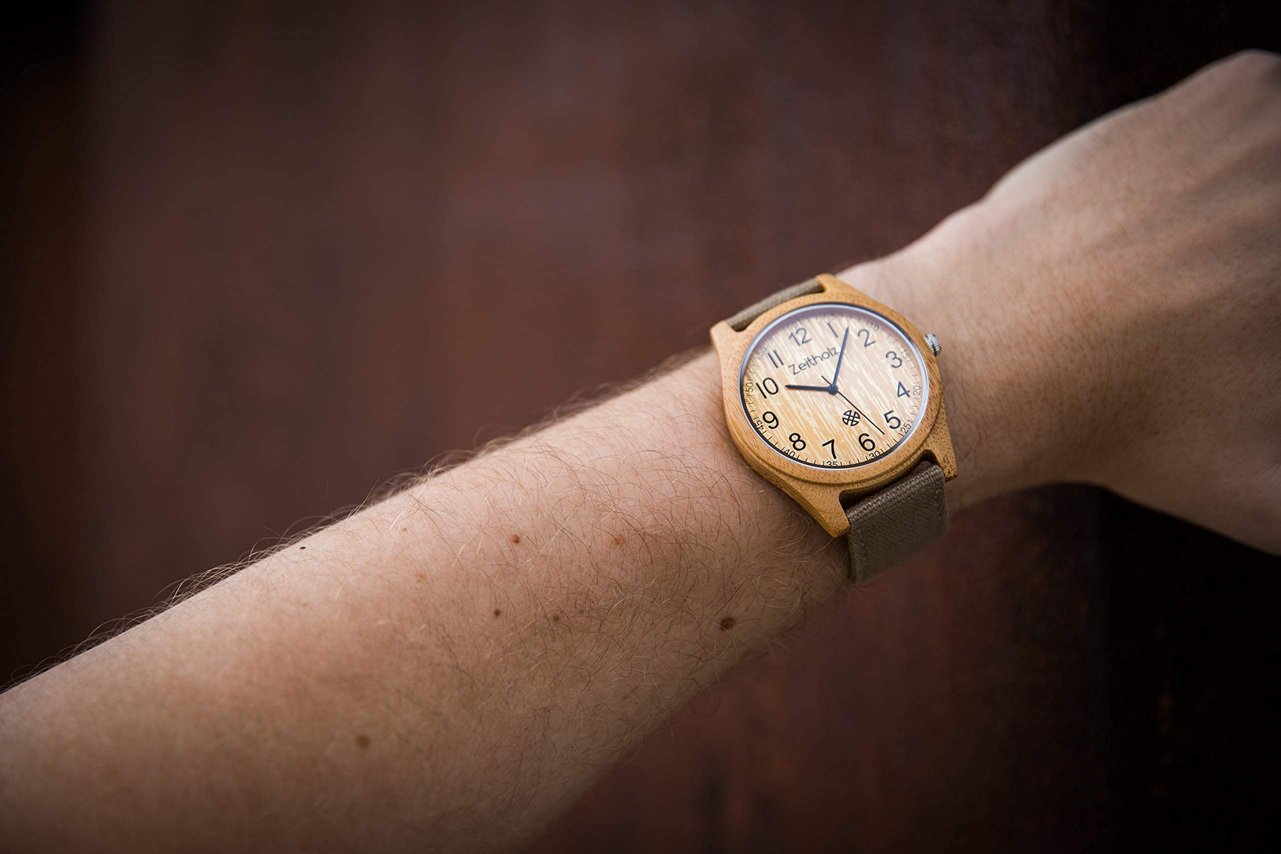 Altenberg - Orologio in bambù con quadrante marrone, prodotto naturale, ipoallergenico, fatto a mano, cinturino grigio di tela