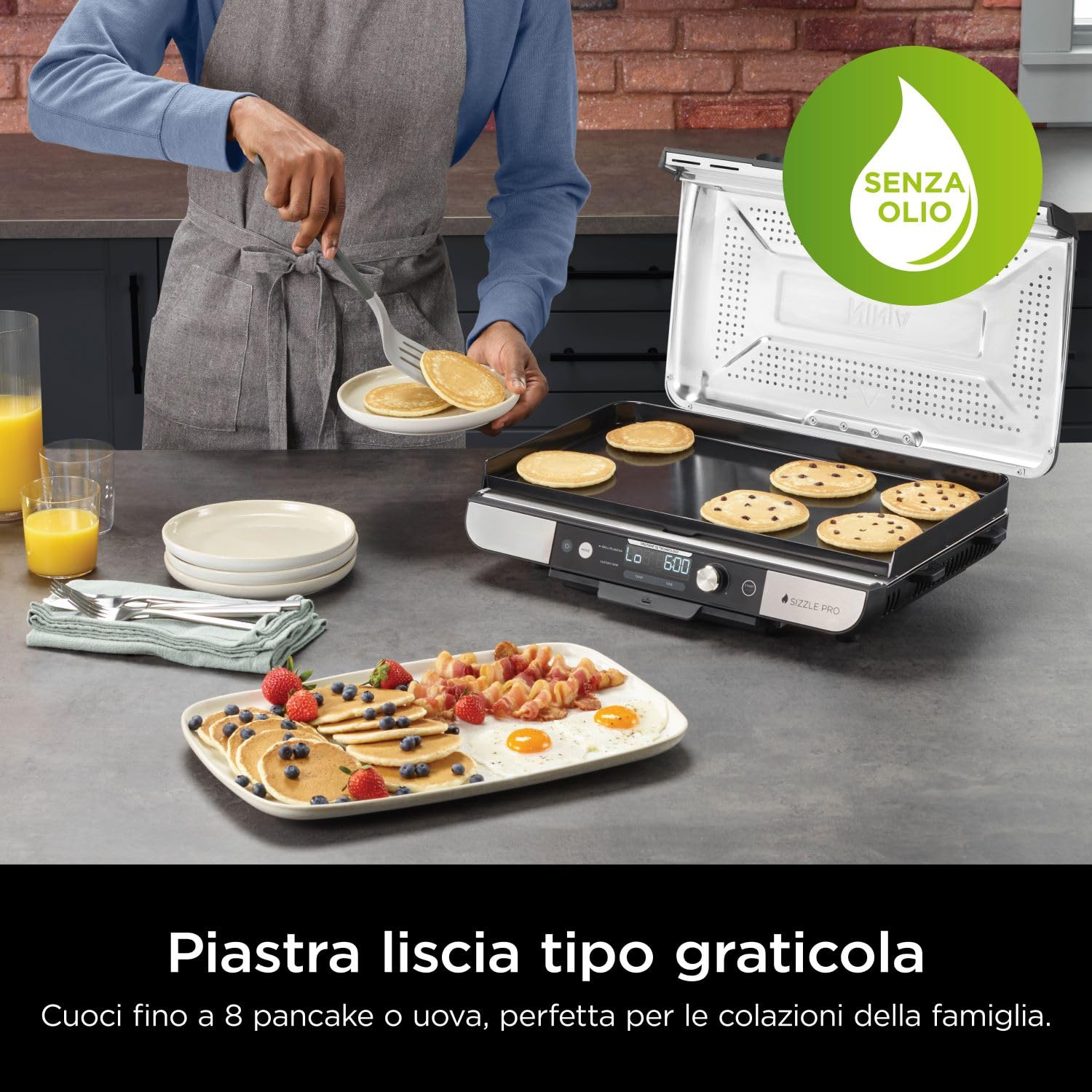 Ninja Sizzle Pro XL Griglia e piastra liscia da interni, rivestimento antiaderente in ceramica, coperchio rimovibile, vassoio raccogli-grasso, ricettario, argento/nero GX101EU