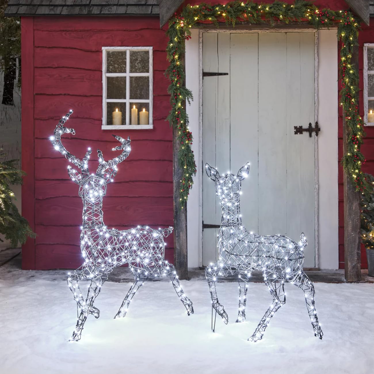 Lights4fun 2er-Set Kunstrattan Studley-Hirsch & Hirschkuh | 450 warmweiße LEDs & 3 Beleuchtungsmodi | strombetrieben für den Außenbereich | Weihnachten Weihnachtsbeleuchtung | Rentier | Höhe 88 cm