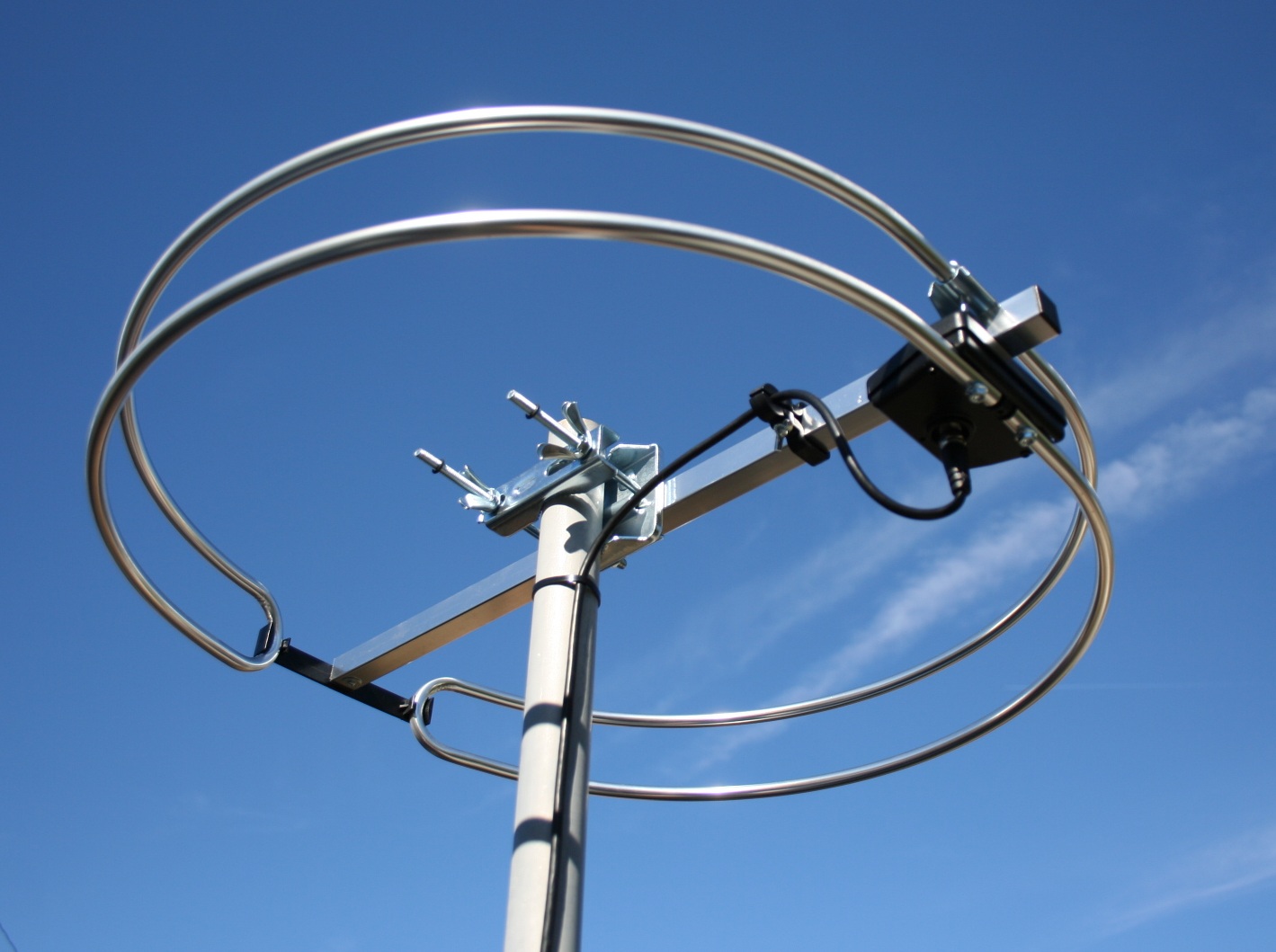 1.75m x 2.5cm Curved Offset TV Antenna/Mast - Outdoor Roof Satellite - Loops