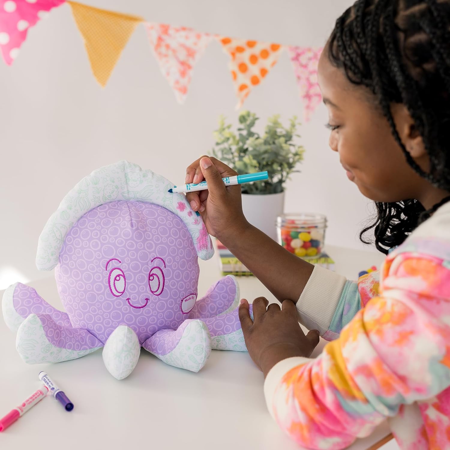 Crayola Color Me Plush, Purple Octopus with 3 Ultra-Clean Washable Markers, Creative Fun for Boys and Girls Ages 3 and Up
