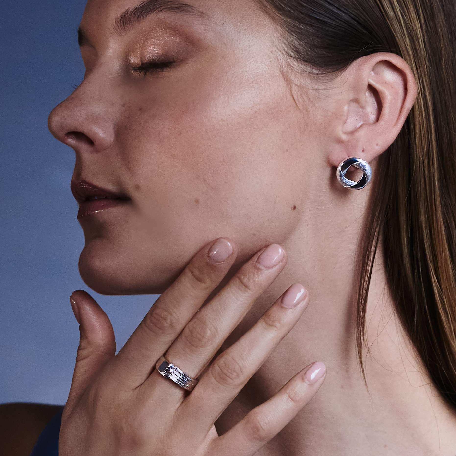 925 Sterling Silber Bandring mit Zirkonia | Rhodinierter Verlobungsring mit Wellenstruktur | Premium Breiter Statement Ring