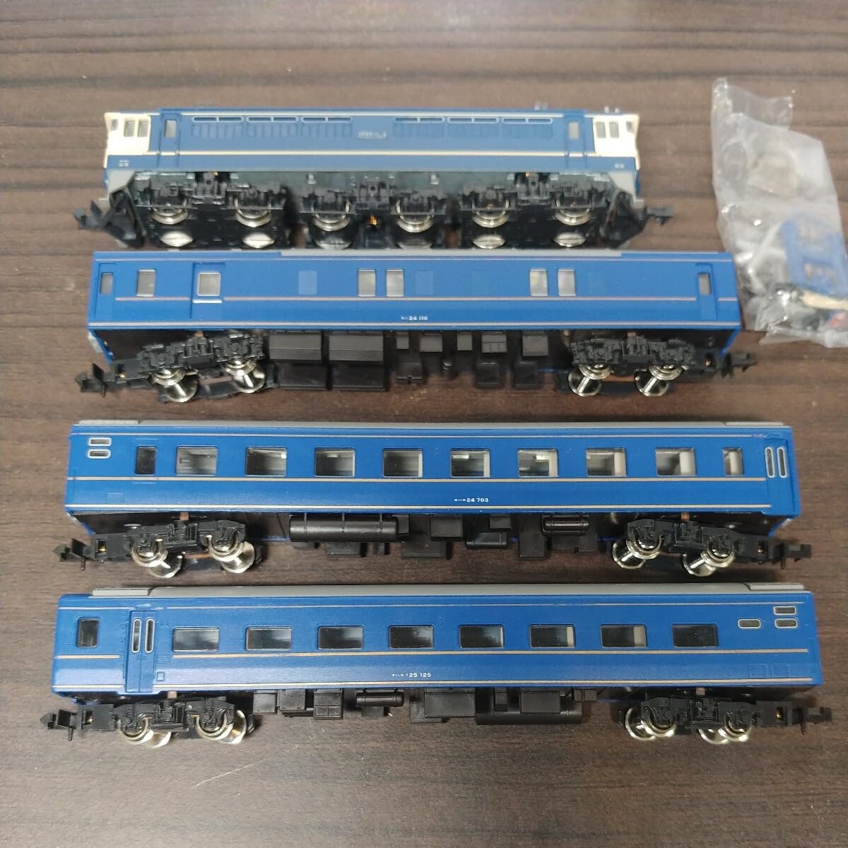 Amazon.co.jp: 10-015 EF65-1000 24系ブルートレイン 4両セット 室内灯