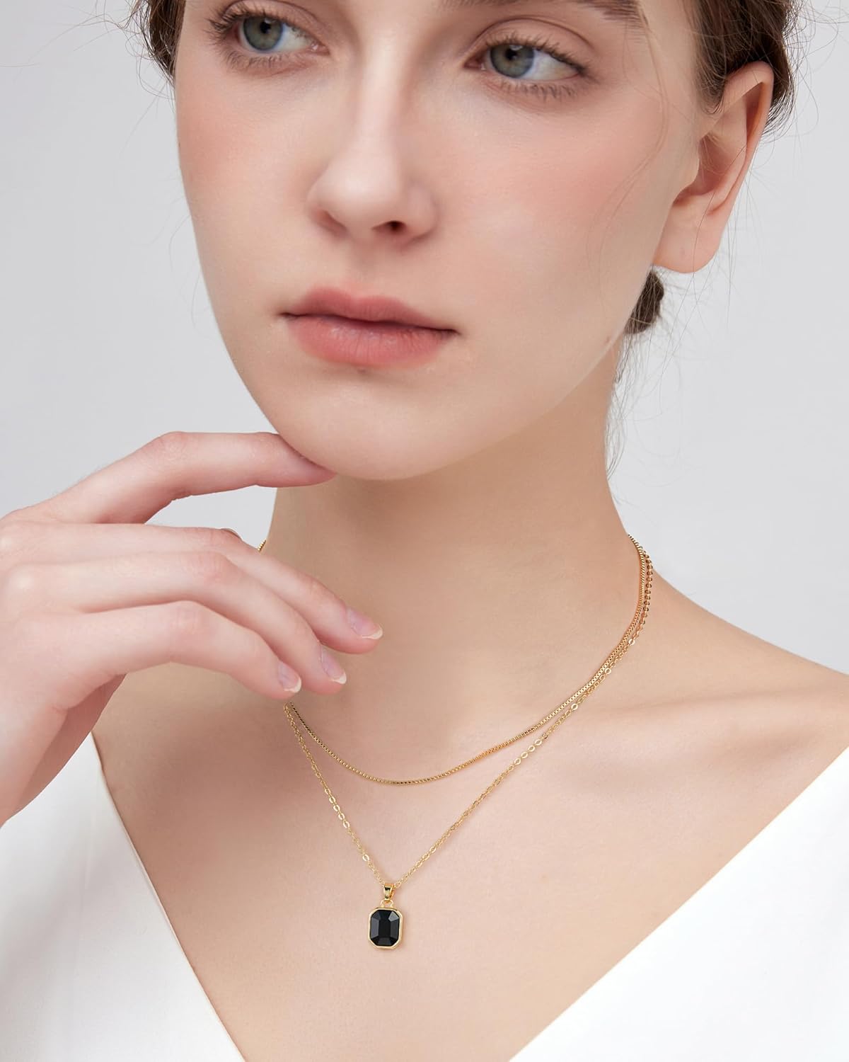 Lourny Gold Layered Crystal Necklace for Women, 18K Gold Plated Choker Emerald Green Dainty Chain Trendy Statement Necklace Jewelry for Women Gifts - Image 4