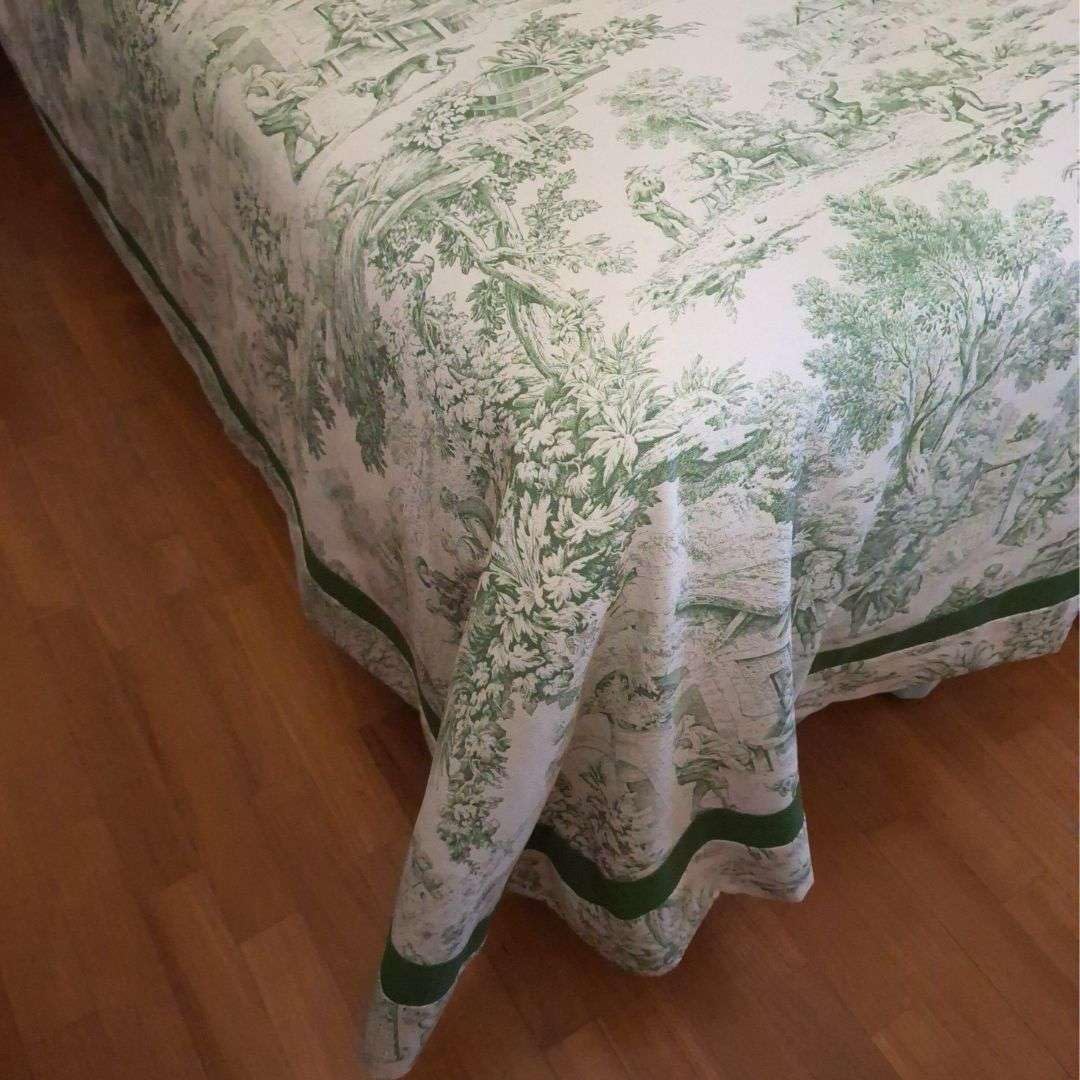 RICAMI FIORENTINI BALDI Colcha de algodón Panamá fantasía con volante de color liso. Producto artesanal (Toile de jouy verde, para cama individual maxi, 190 x 260 cm)
