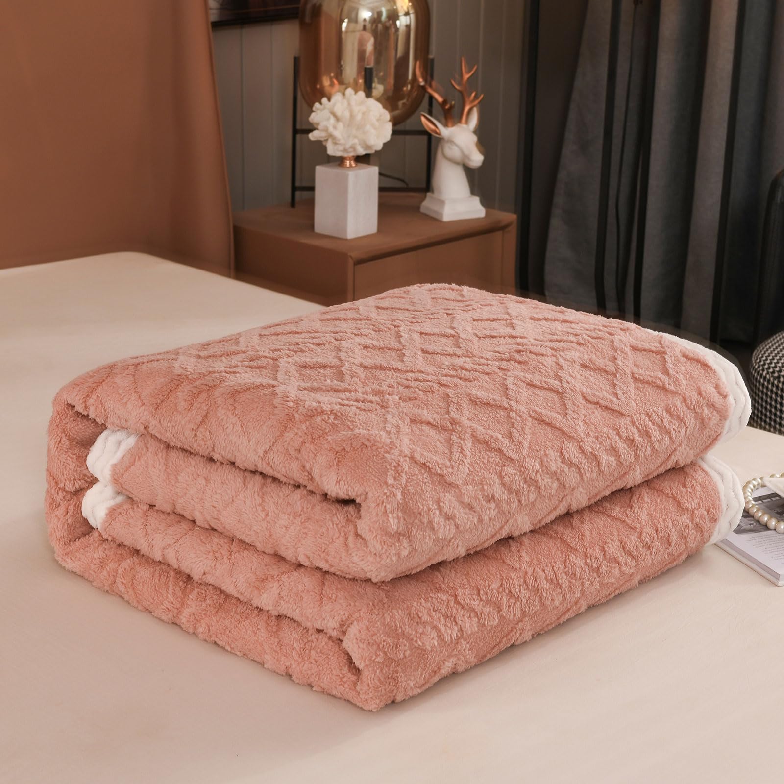 XrareTafu Fleece Blanket, Soft Fluffy Bed Throw, King Size, For Bed Sofa Travel Naps, Cinnamon Pink 200x230cm