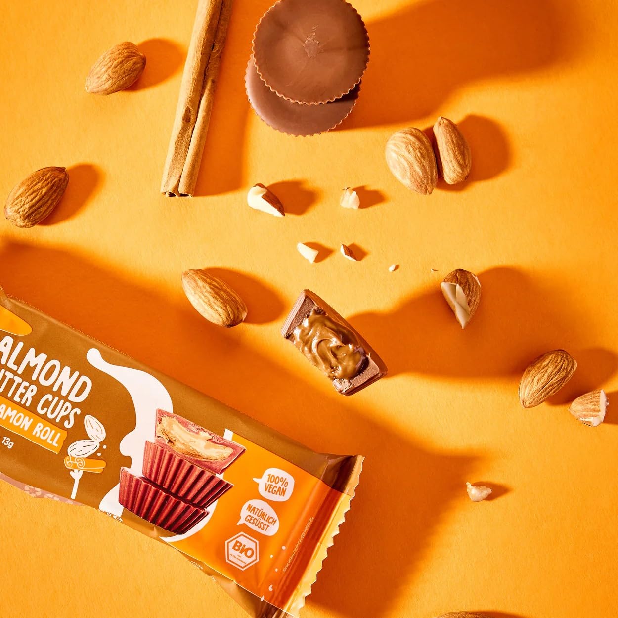Naughty Nuts Bio Beurre d'Amande et Roulé à la Cannelle - Vegan, sans Huile de Palme et sans Sucre Raffiné - 12 x 39 g