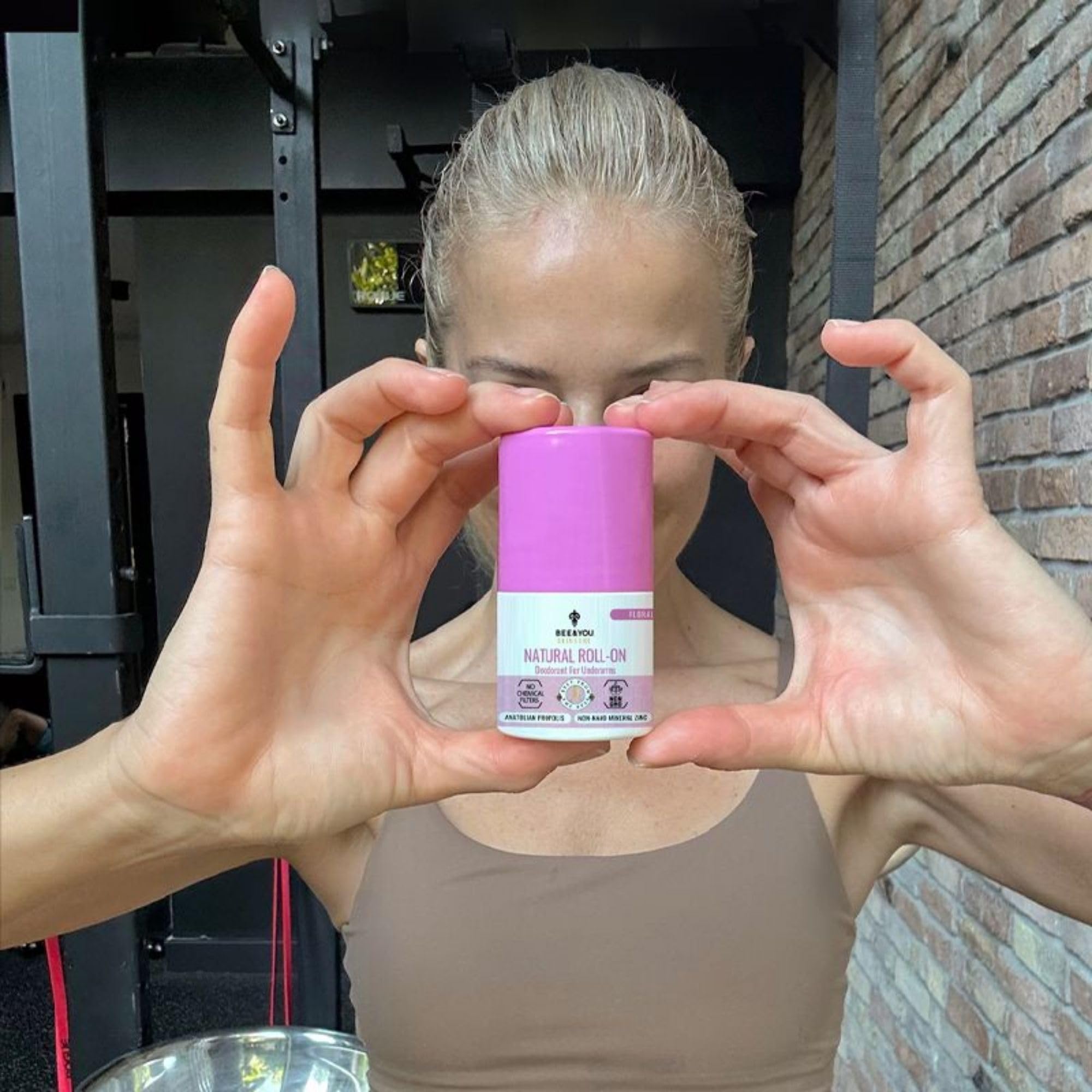 Bee and YOU Naturalny dezodorant w kulce, lekki i świeży chłód, 100% naturalny, z propolisem anatolianowym, masłem shea i cynkiem mineralnym, zapobiegającym złym odor (dla kobiet) (dezodorant dla