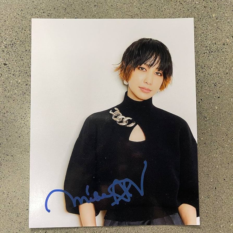 中島美嘉 サイン入 写真 Amazon.co.jp: 中島美嘉 直筆サイン入り写真 : おもちゃ