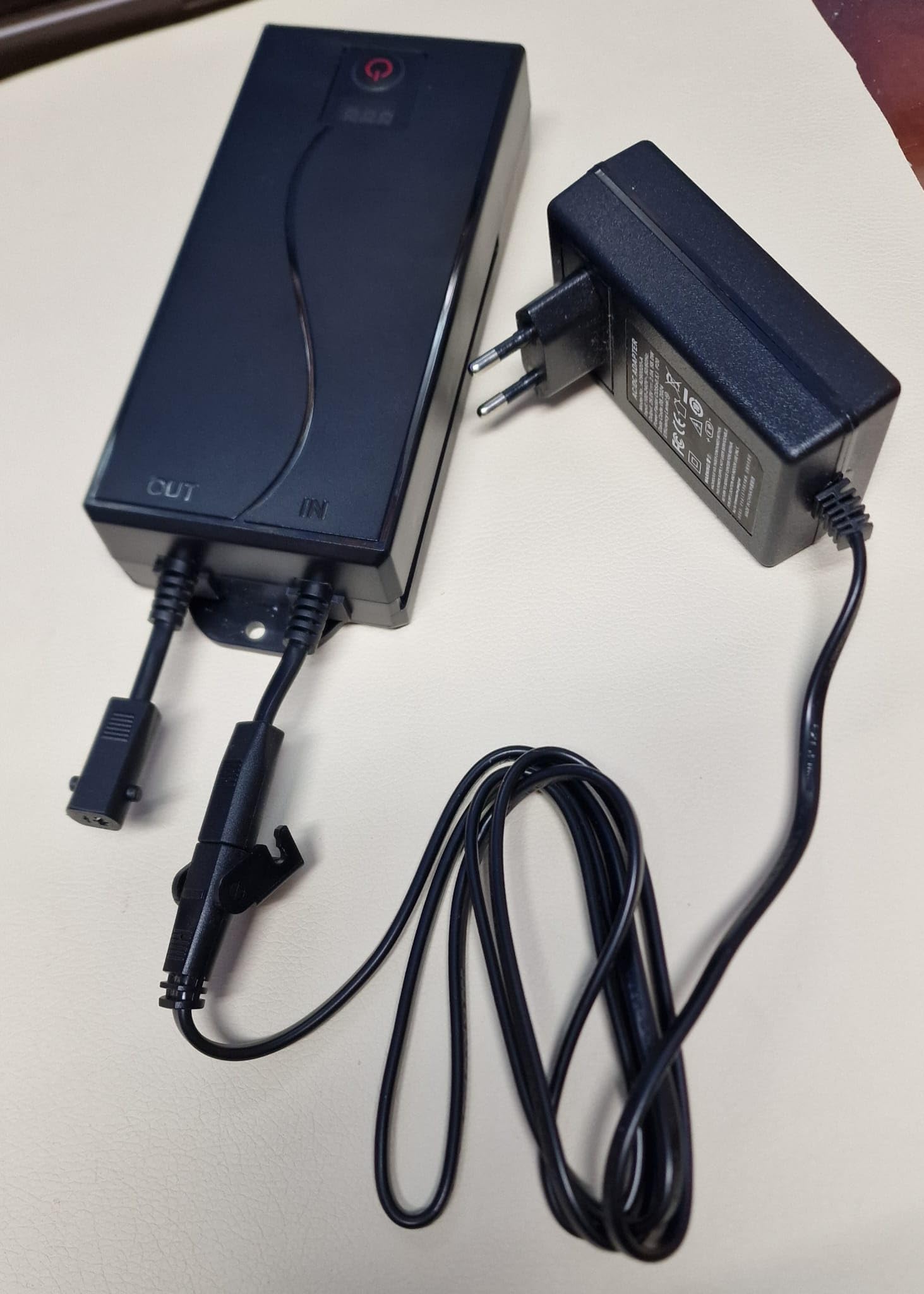Batteria ricaricabile esterna+unità di ricarica (cellulari) per divani, poltrone Relax a motore + trasformatore alimentatore a parete