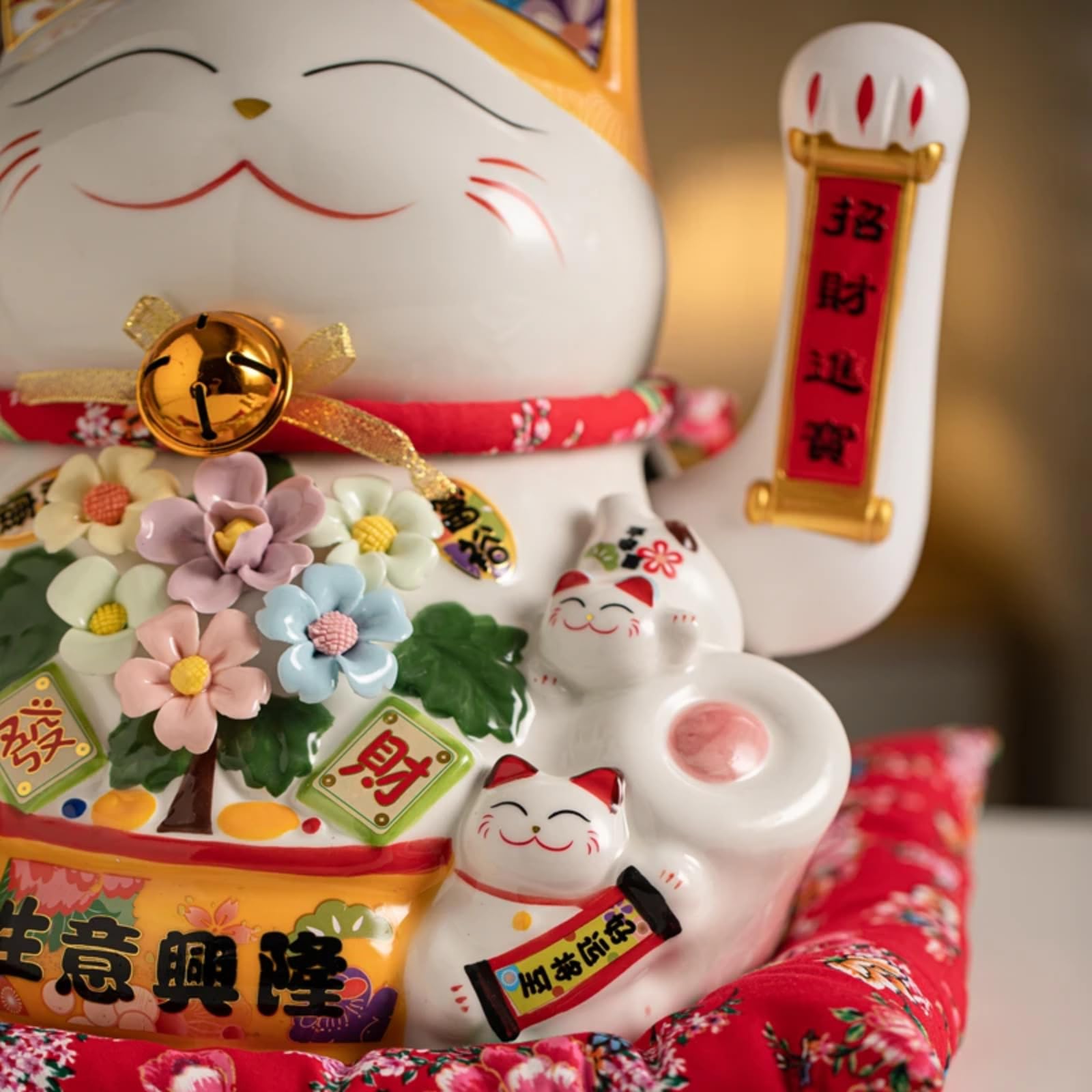 Mascota del gato de la suerte, roja, con brazo agitado, 35,1 cm, 13,6 pulgadas | Pequeño adorno de escritorio for el hogar, for buena suerte y prosperidad, for tiendas, restaurantes,