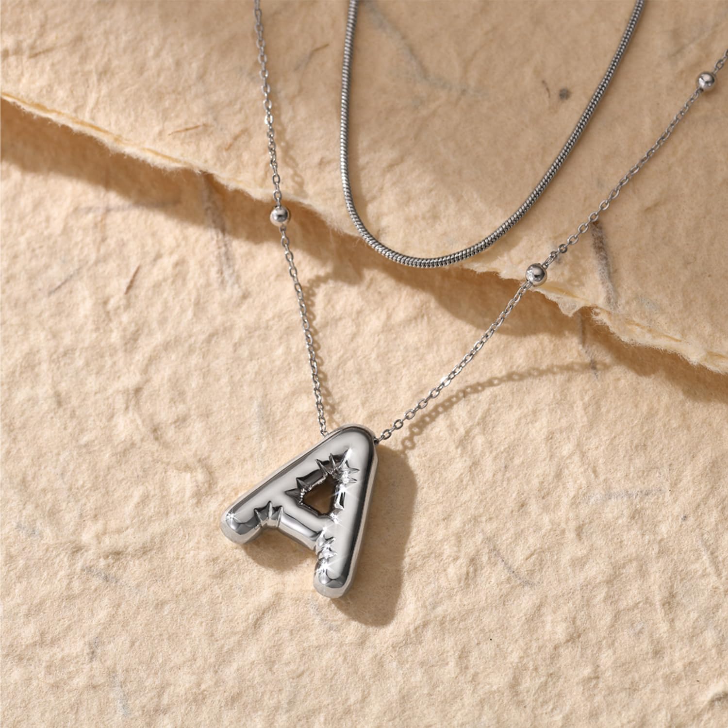 LLXYWJ Initialen-Halsketten für Frauen und Mädchen, zierliche Ballon-Buchstaben-Halskette, Namens-Alphabet-Anhänger, geschichteter Halsband, personalisierter Schmuck