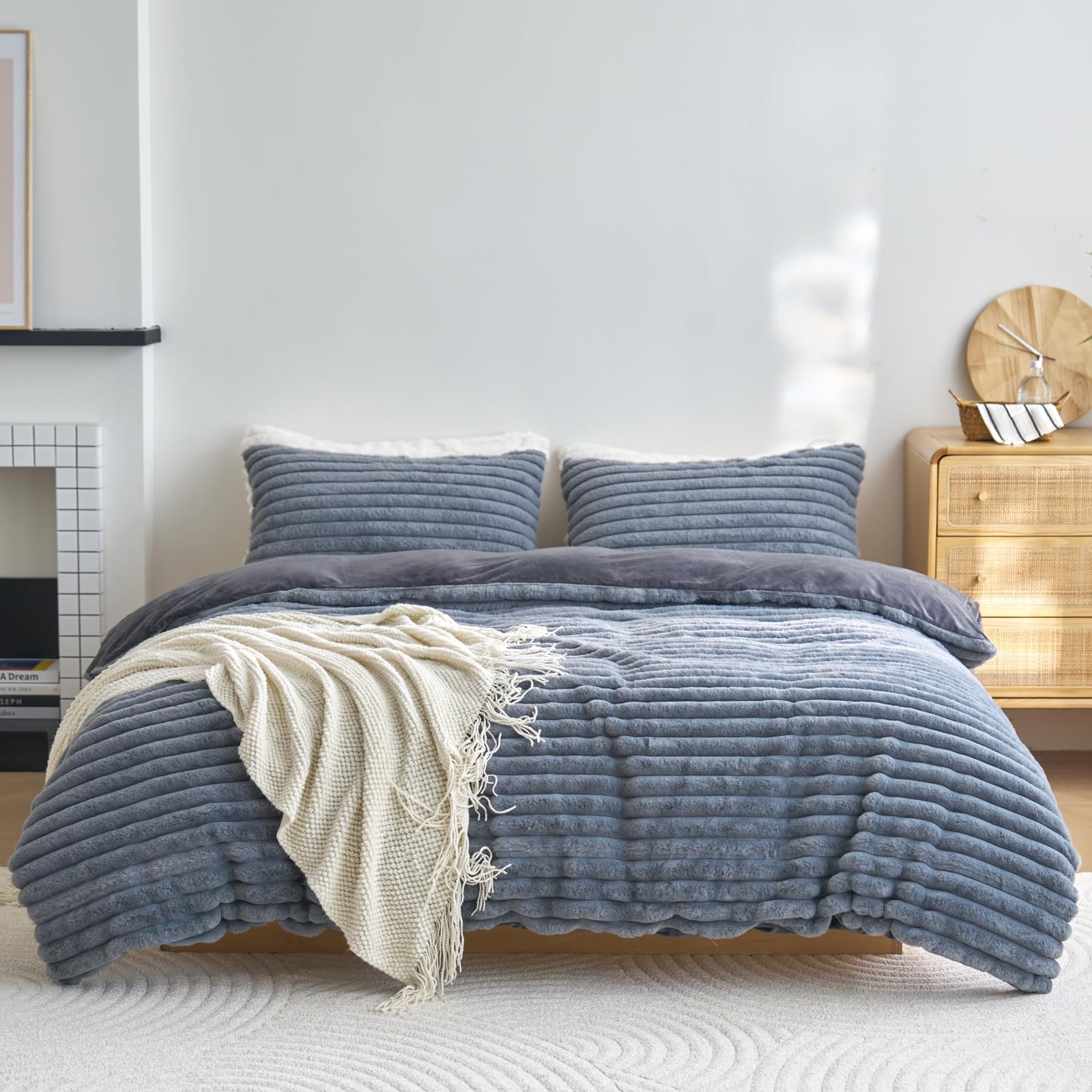 Besfunny Dark Grey Fluffy Comforter Cover Queen Size ，Plush Bedding 3pcs Set（1 Queen Size Fuzzy Duvet Cover+2 Fur Pillow Cases ） Faux Fur Luxury Bed Set (Dark Grey, Queen)