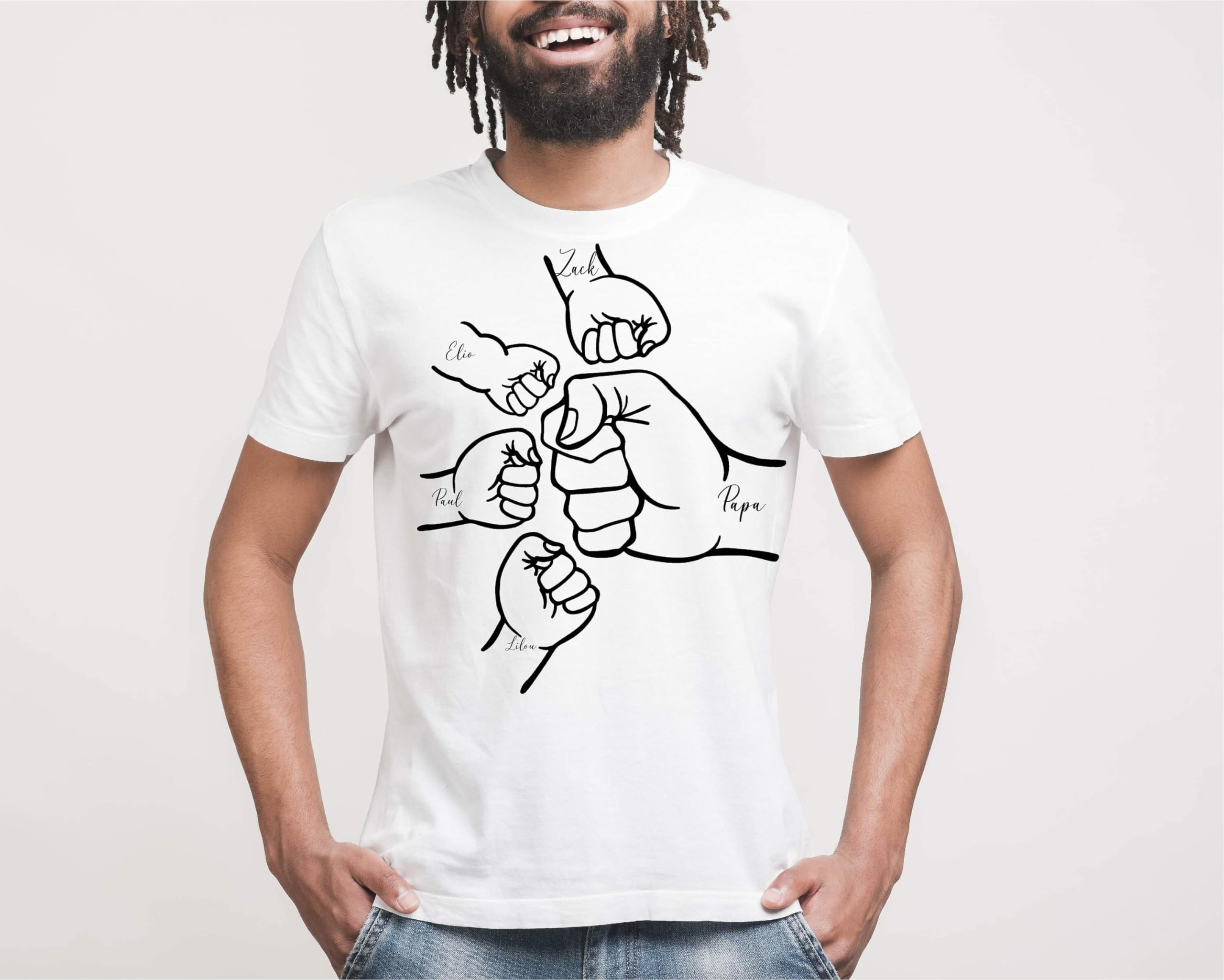 T-shirt Blanc Papa avec Poing de Papa et Poings d'Enfants Imprimés - Personnalisé avec Prénoms des Enfants - Cadeau Idéal pour la Fête des Pères - Disponible en S, M, L, XL, XXL