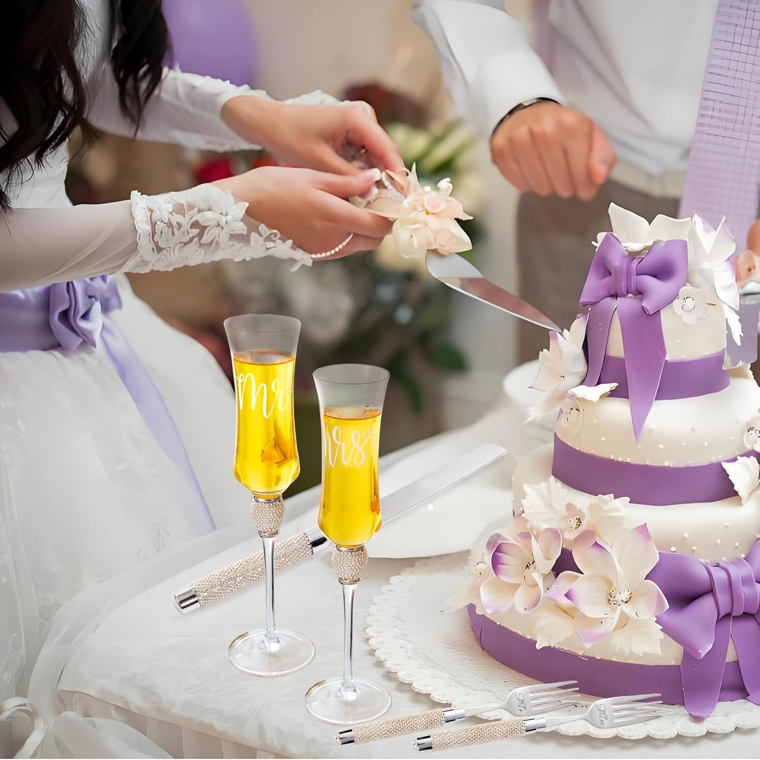 Wedding Cake Knife and Server Set, 6 Pieces Mr and Mrs Champagne Flutes Glasses and Cake Cutting Set for Wedding, Bridal Shower Gifts, Engagement Gifts for Couples