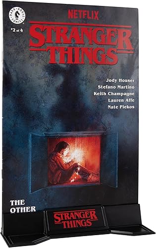 Miniatura 2 de McFarlane Toys - Stranger Things Page Punchers 2pk Once y Mike Wheeler Figuras de acción de 3 pulgadas con cómic