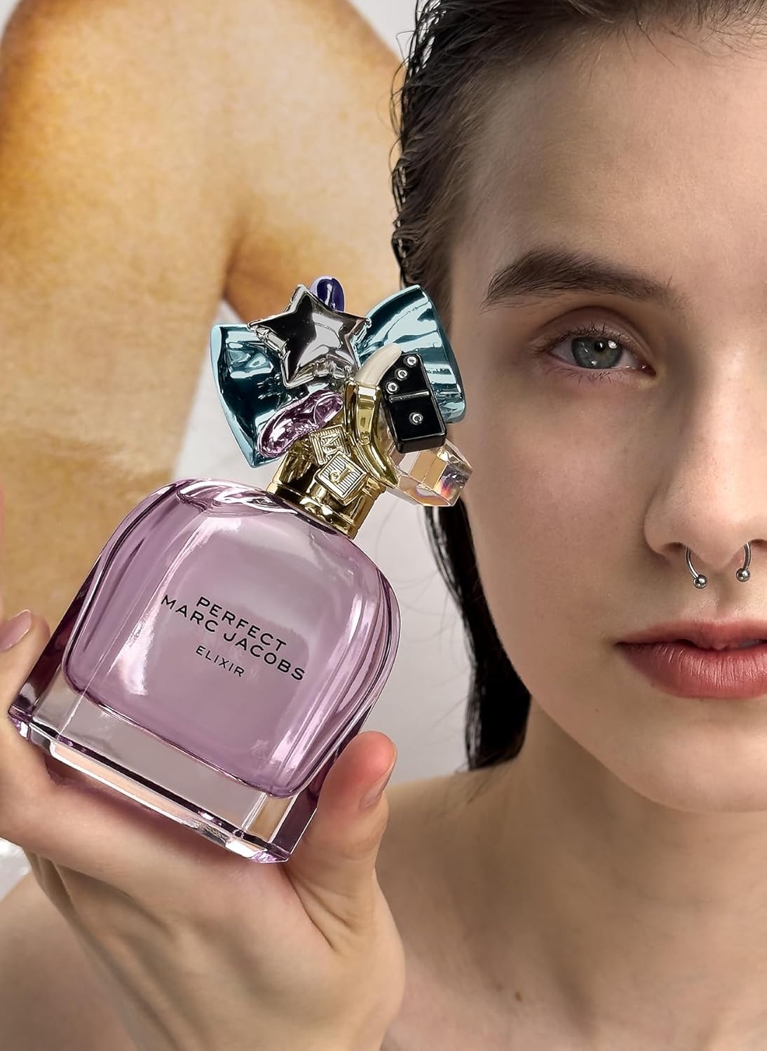 Marc Jacobs Perfect Elixir Eau de Parfum – Ambery Floral Women's Perfume – With Notes of Purple Rhubarb, Golden Amber Woods & Vanilla Bean Extract - Vegan Fragrance 2 Marc Jacobs Perfect Elixir Eau de Parfum – Ambery Floral Women's Perfume – With Notes of Purple Rhubarb, Golden Amber Woods & Vanilla Bean Extract - Vegan Fragrance - Image 2