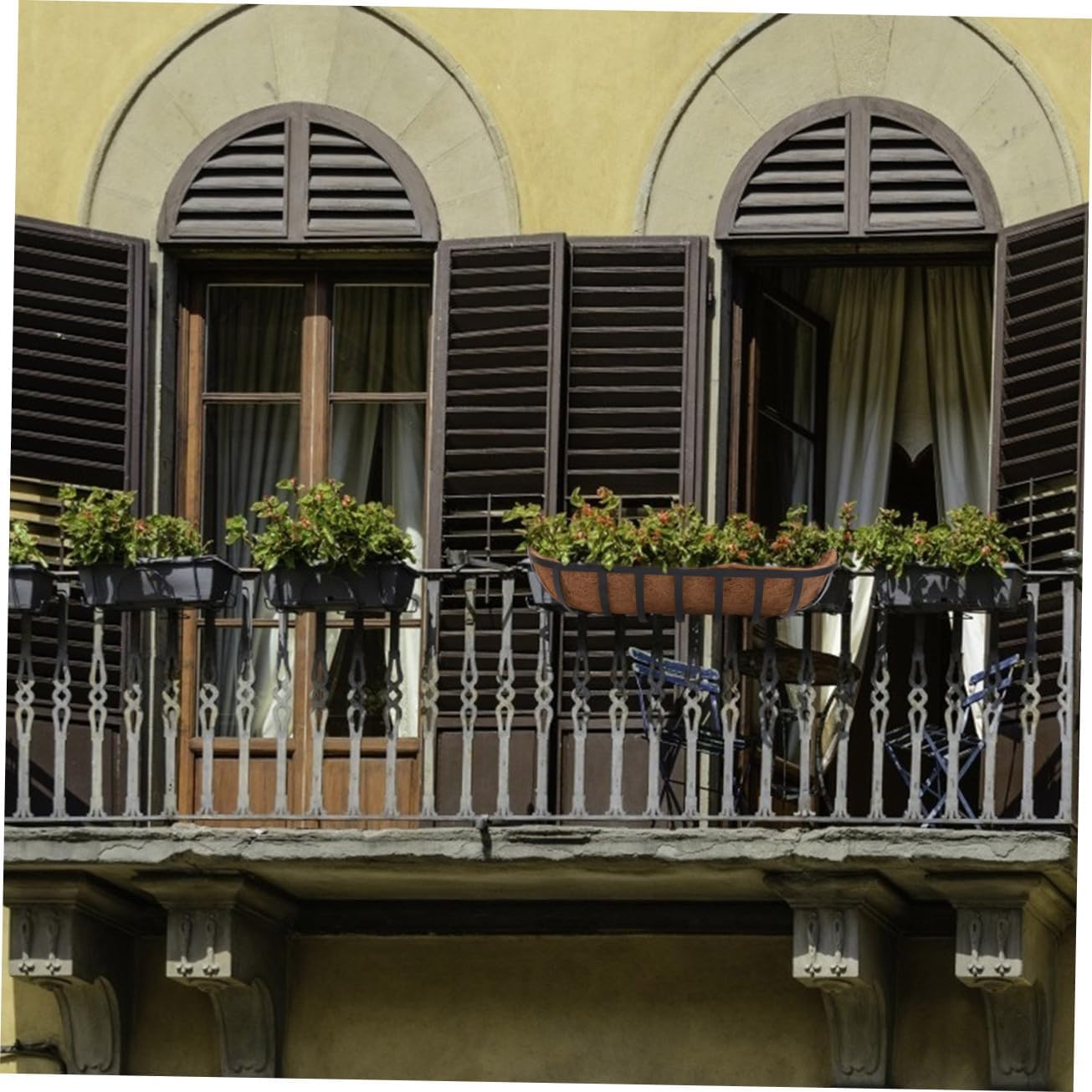 Iron Art Wall-Mounted Flower Basket with 24-inch Coconut Palm Liner, Hanging Planter for Balcony and Indoor Plants, Decorative Sundries Container and Flowerpot Holder