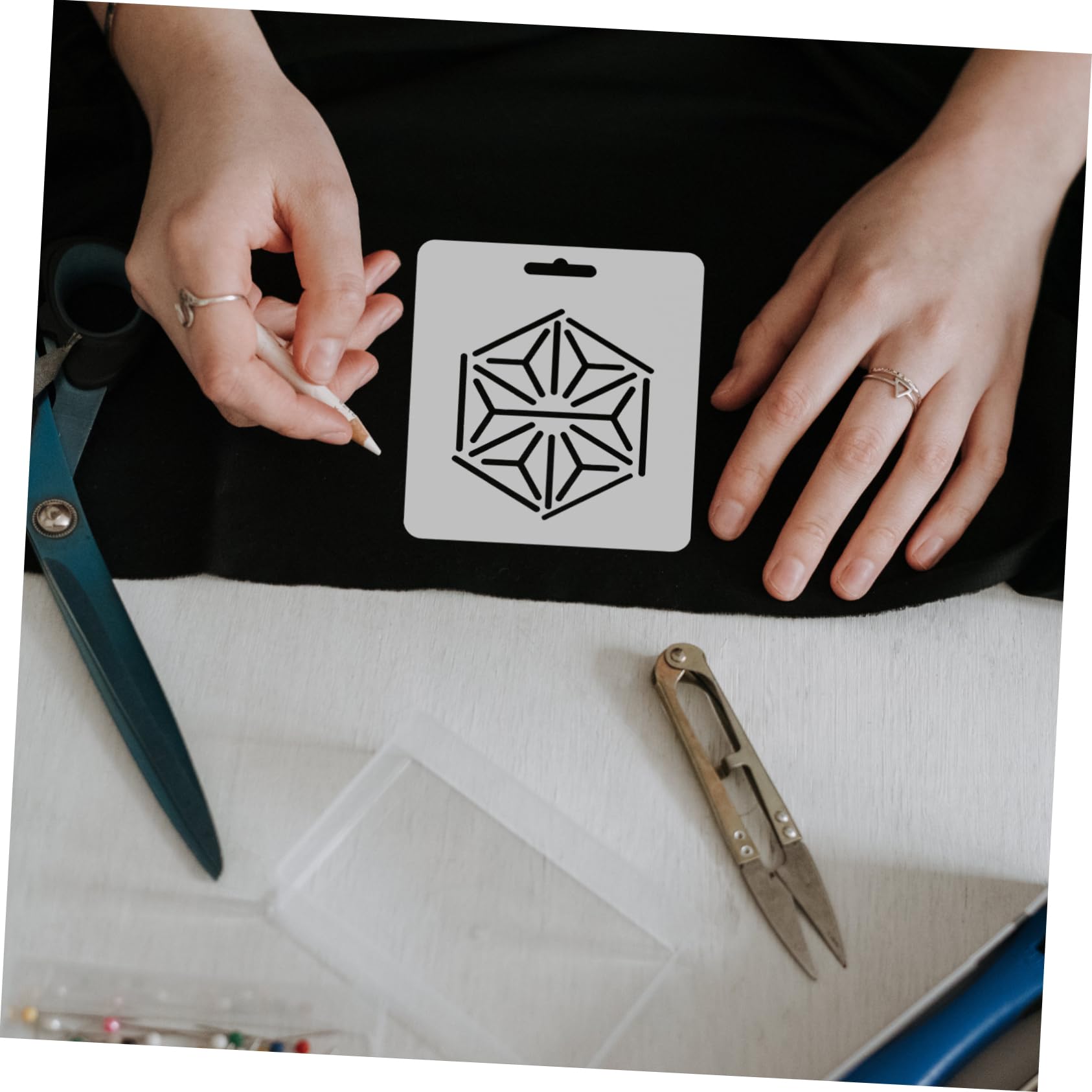 Righello Multifunzione in Acrilico per Ricamo, Set 8 Pezzi | Template per Cucito Fai-da-te, Strumenti per Patchwork e Quilting, Formato Pratico per Lavorazioni Multiple