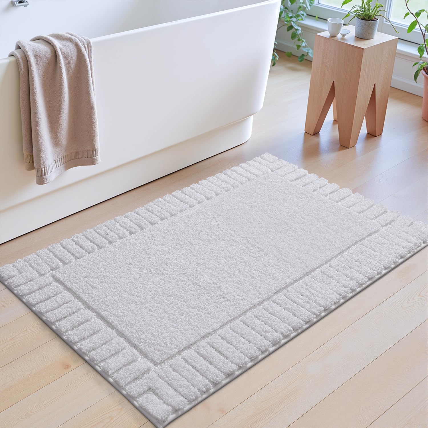 LUMI Tappetino Bagno Morbido Antiscivolo, Tappeto Bagno in Microfibra Super Assorbente, Lavabile in Lavatrice, Asciugatura Rapida, Tappeto Doccia Soffice per Vasca e Bagno, Bianco, 60x110 cm
