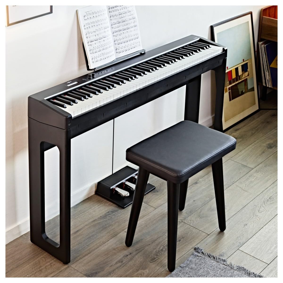 Keynote Piano Digitale Verticale Compatto con Bluetooth, Pack Sgabello | Include Sgabello Imbottito Comodo, 30 Preset DREAM, 88 Tasti Pesati, Unità 3 Pedali, Nero