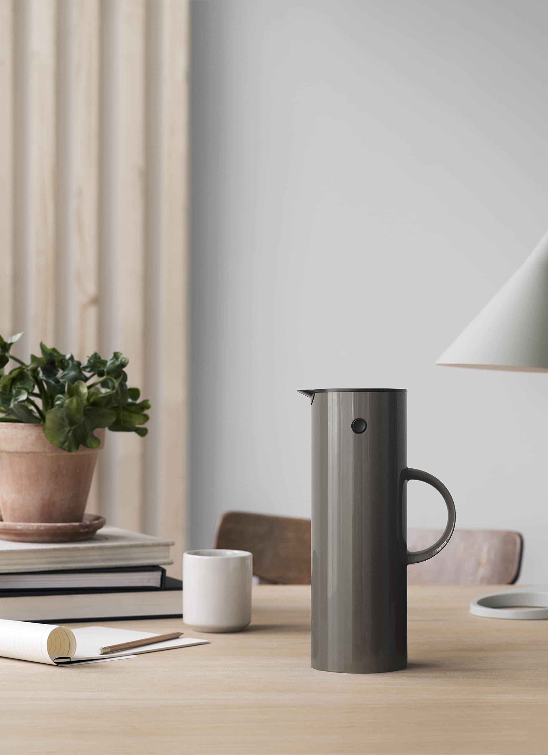 Stelton Isolierkanne EM77 - Doppelwandige Isolierkanne für heiße/kalte Getränke - Tee- & Kaffeekanne mit Glaseinsatz, Magnetverschluss… – Ansicht 3