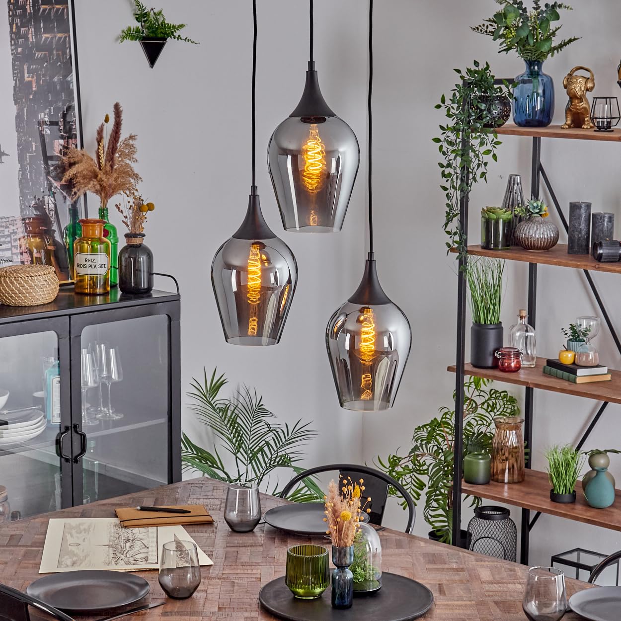 HOFSTEIN Hängeleuchte Lutarp, 3-flammige Hängelampe aus Metall/Glas in Schwarz/Rauchfarben, Retro/Vintage-Design (Ø 18cm), E27, Pendelleuchte höhenverstellbar bis 120cm, Esszimmer, Wohnzimmer, Küche