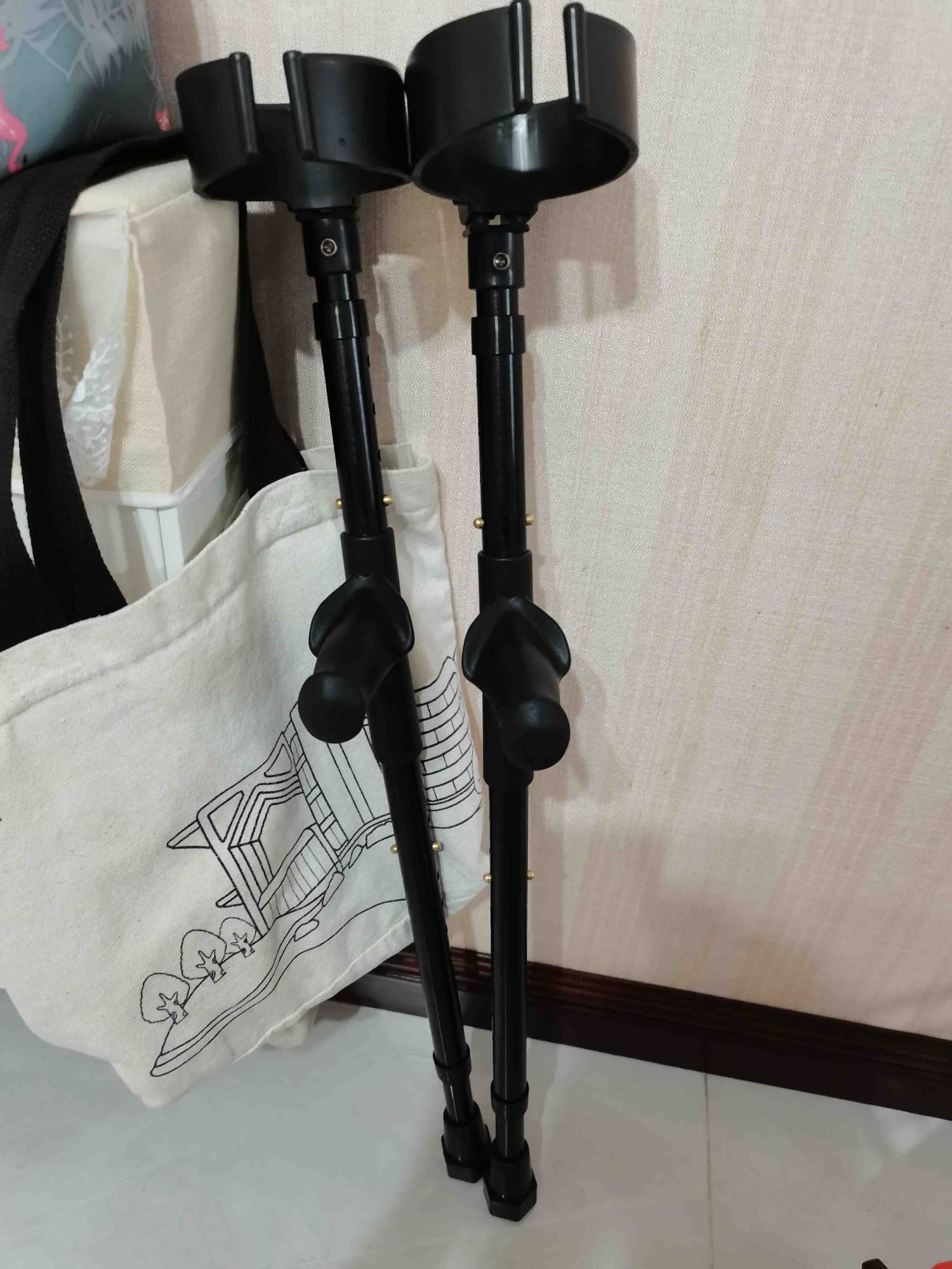 Muletas de antebrazo para niños, muletas de Codo telescópicas, manijas ergonómicas, muletas de Manos Libres, Aluminio, 1 par (Color : Black)
