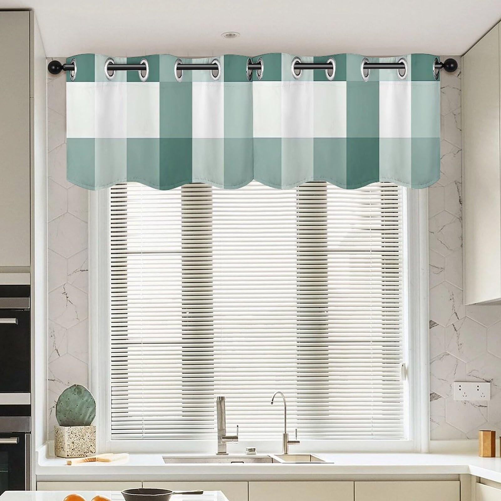 Rideaux de cuisine traditionnels pour filtrer la lumière | Cantonnière verte à carreaux 2 panels