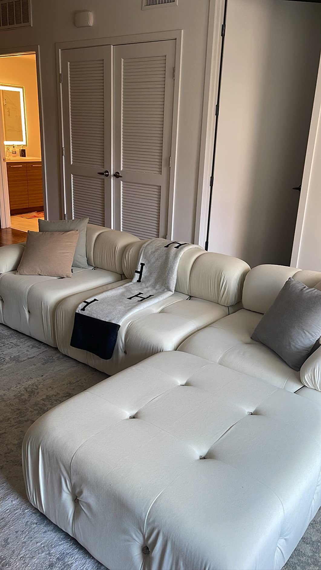 Photo inspiration: Modular Minimalist Sofa For Small Living Room Reference: 41 Mo Finance Mgh Convertible Modular Minimalist Sofa With Ottomans