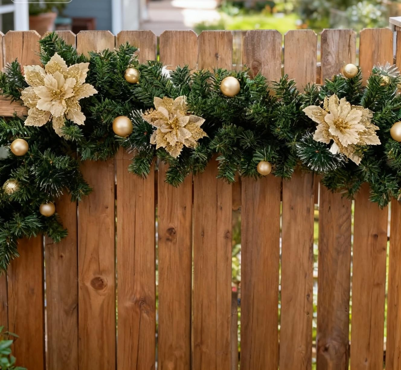Guirlande de Noël 270cm Avec Lumières Chaudes 5M 50 Leds, Guirlande de Noël avec doré Fleurs et Boules - Décoration pour Portes, fenêtres, cheminées, escaliers, Cour, intérieur et extérieur