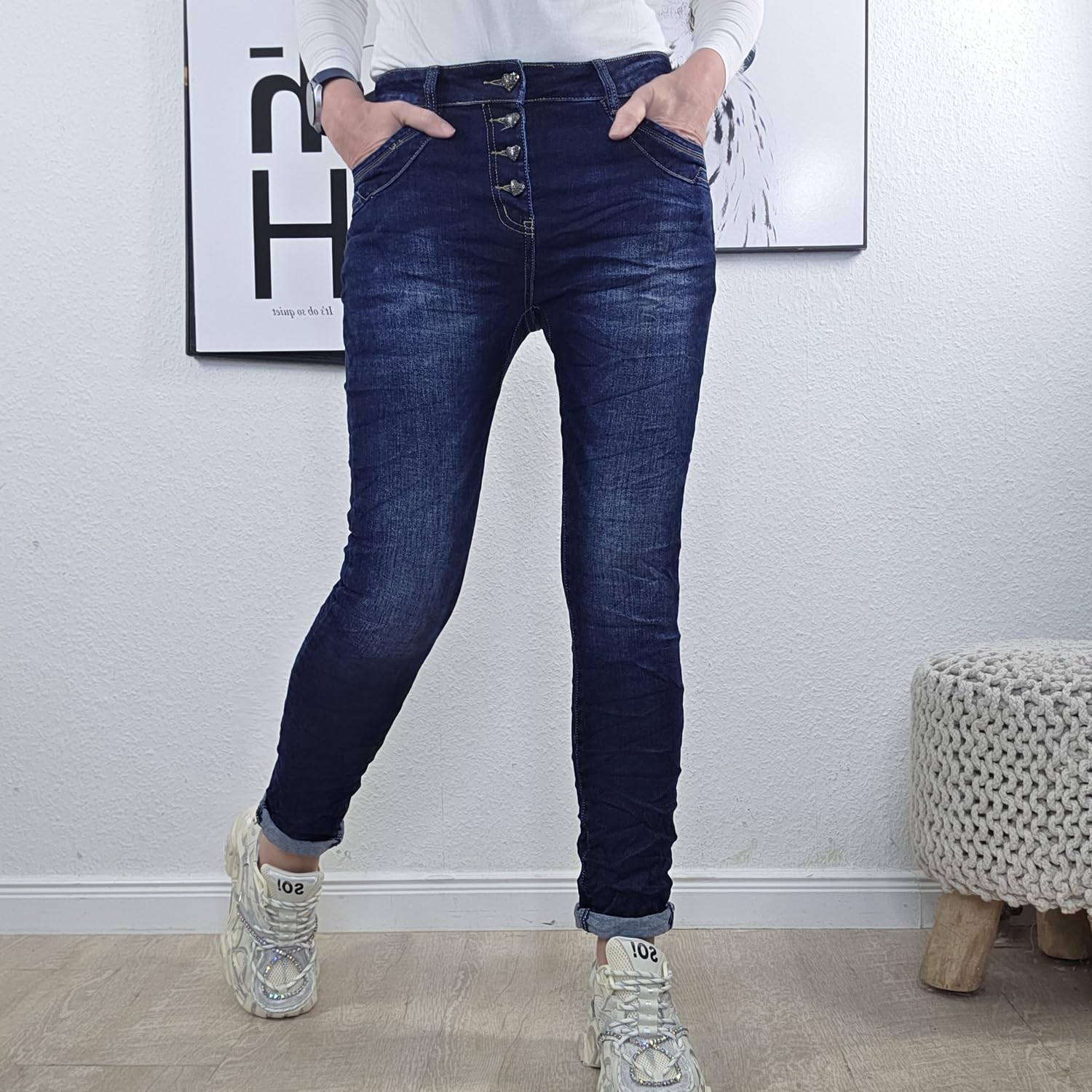 Jewelly Stretch Jeans| im Baggy Boyfriend Schnitt| Damen Hose mit dekorativer Knopfleiste| Perfekter Sitz