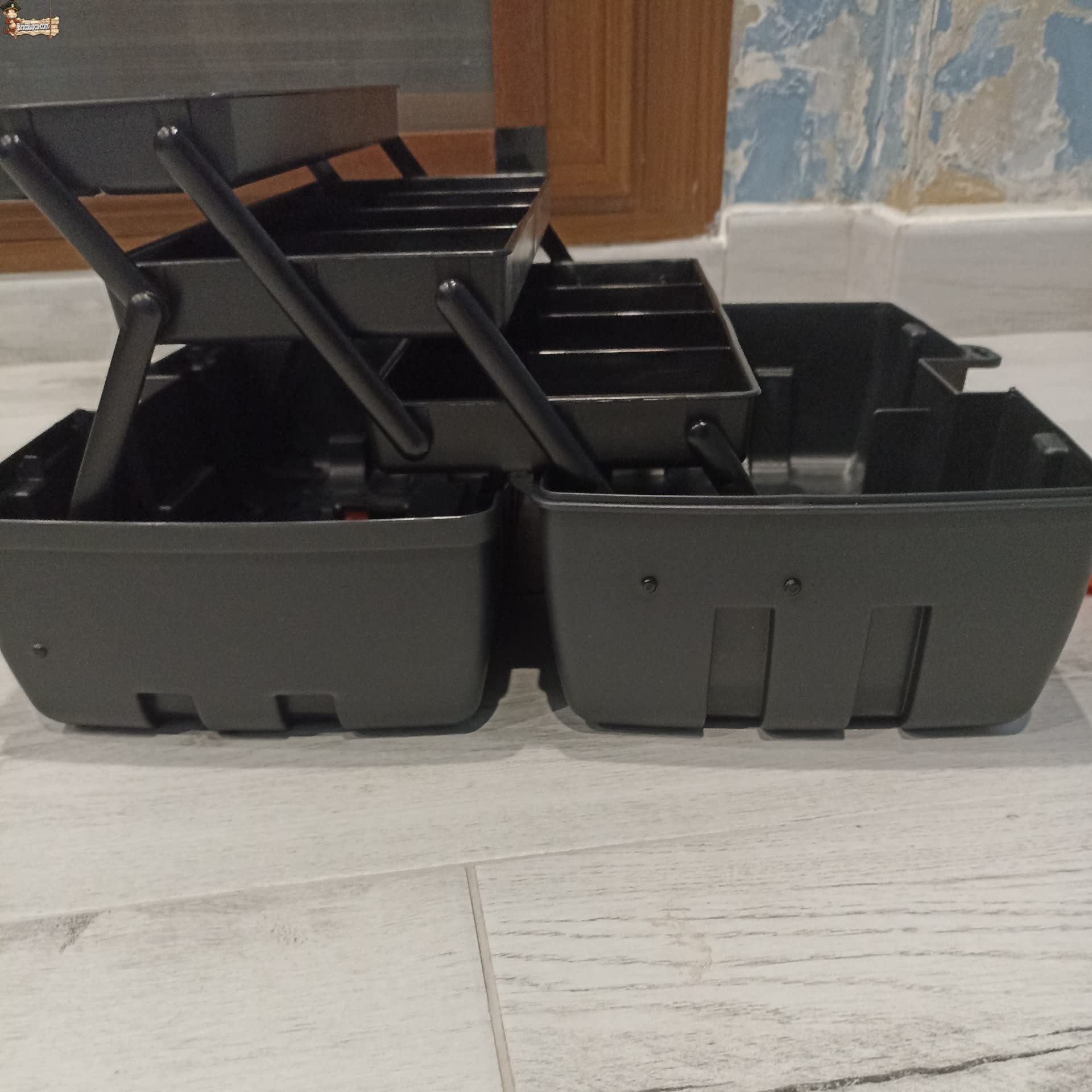 BricoLoco.com Małe puste pudełko na narzędzia z trzema tacami. 12 schowków wewnętrznych, organizator. Z uchwytem i zapięciem. Otwór na kłódkę.