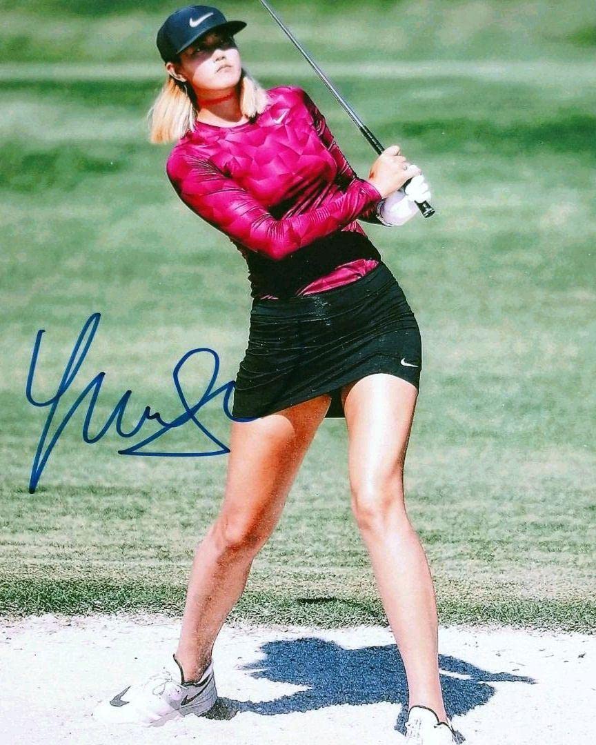 Amazon.co.jp: ミシェルウィー直筆サイン入り超 特大写真