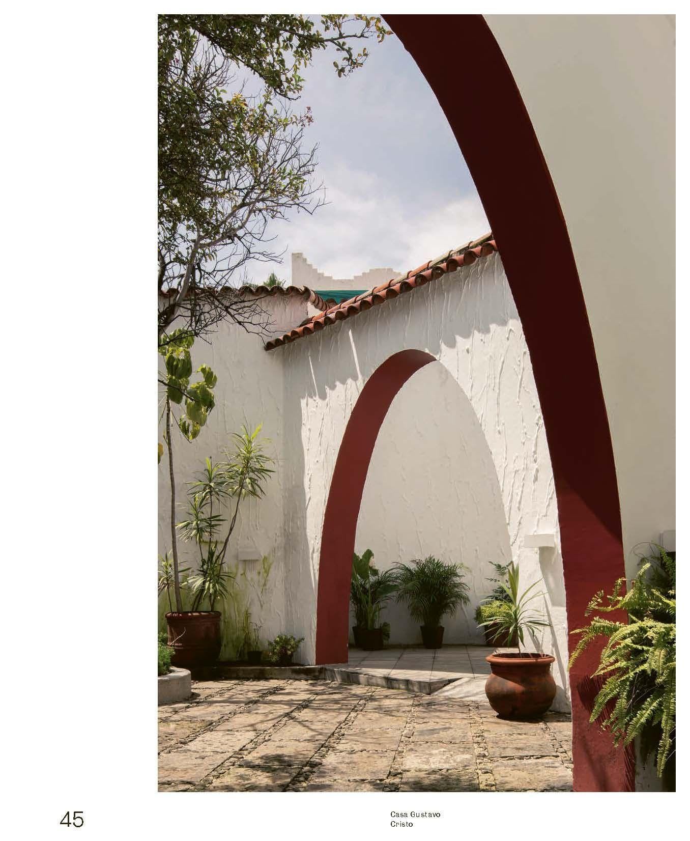 The Houses of Guadalajara: Ghosts of Modernity / Ghosts of the Past