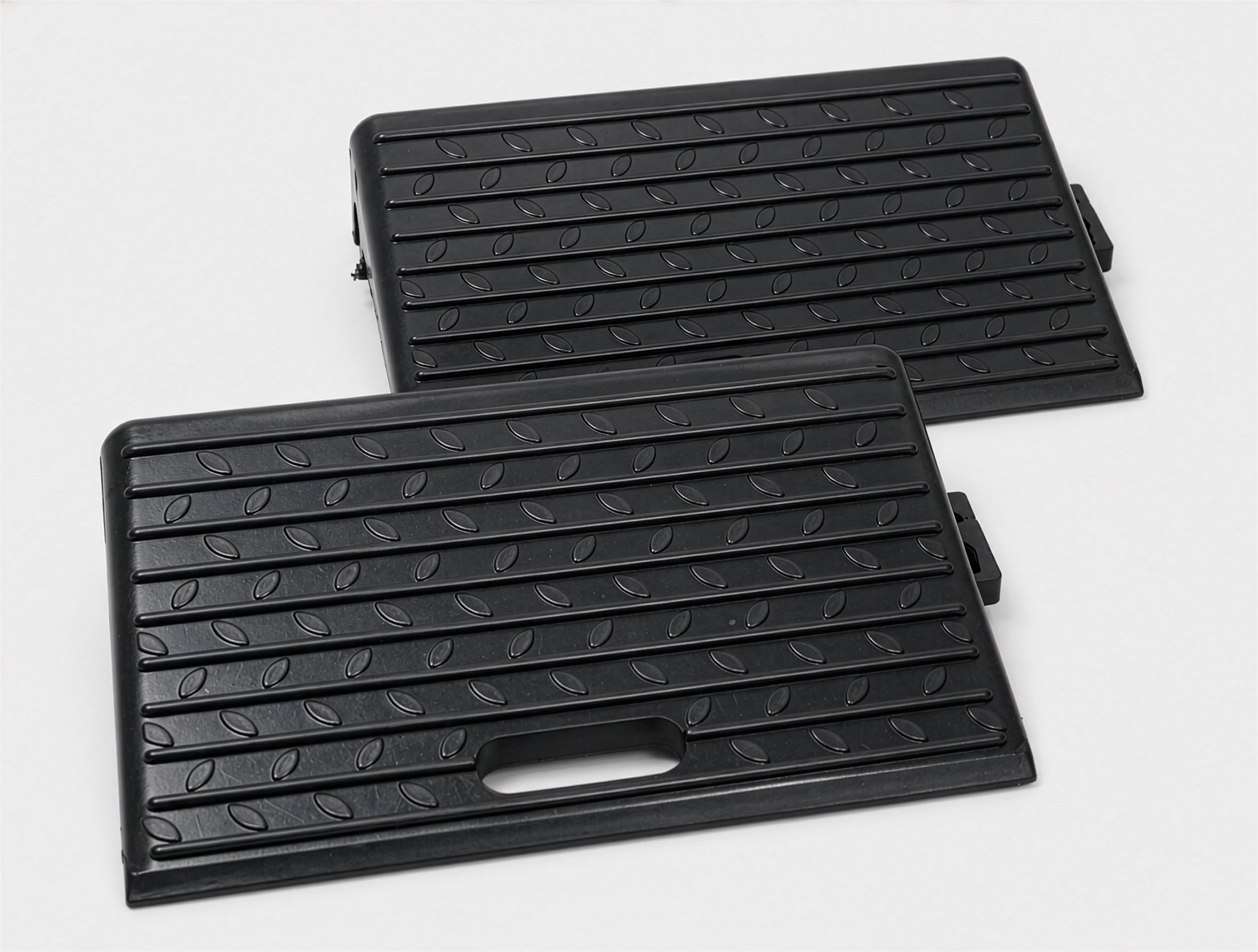 Aidapt (Set of 2) 4" Rubber Kerb/Threshold Ramps for Wheelchairs, Cars Vehicles, Caravan, Scooter Wheels, Skateboard, Motorcycle, Disabled Chair & Dog, Horse, Carry Handle. Interlocking Design