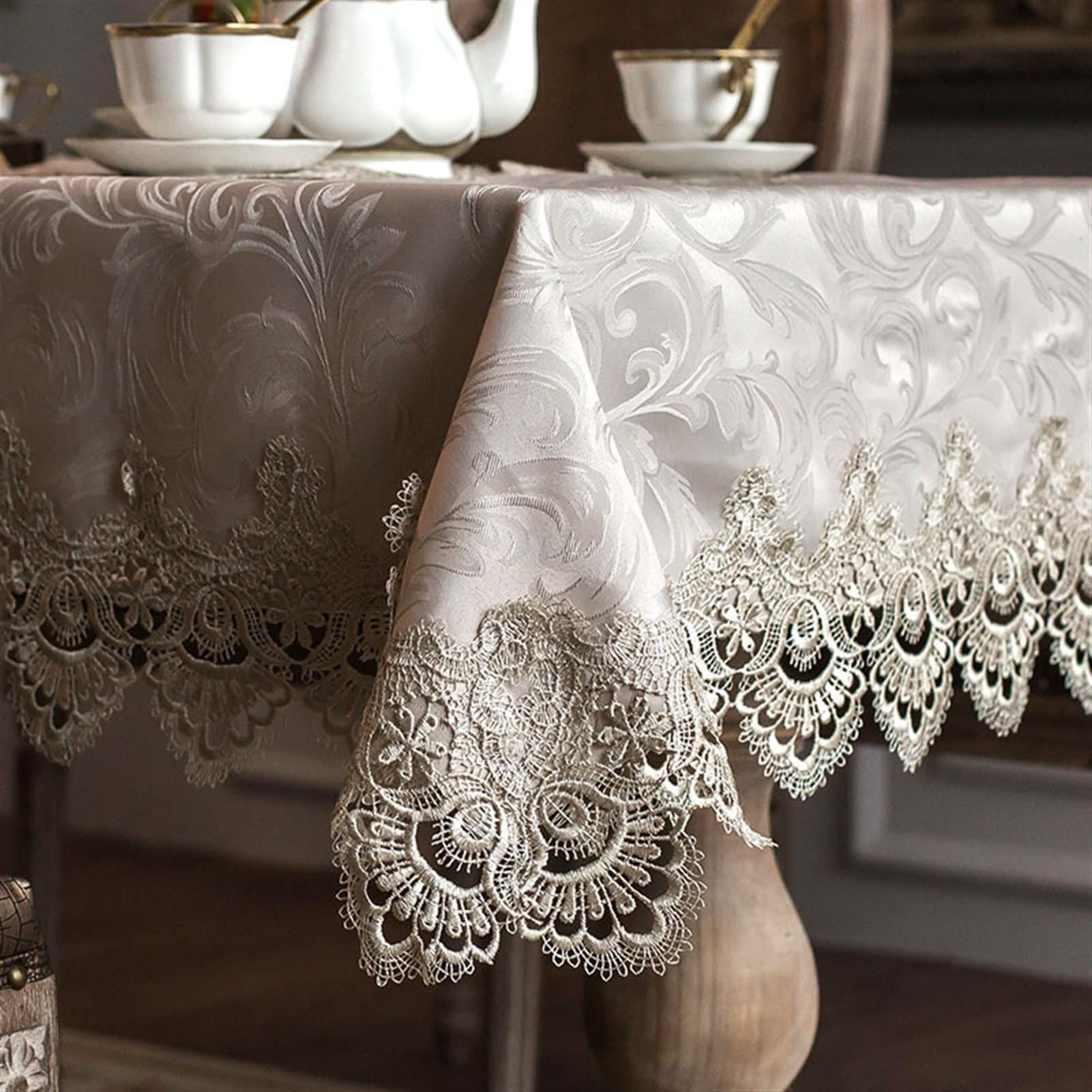 Nappe de luxe et coussins assortis pour sublimer la table du restaurant