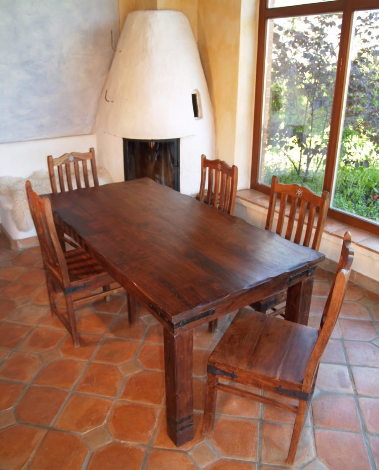 Massiver Esstisch aus Akazienholz, runde Kanten, Kolonialstil, Modell 1