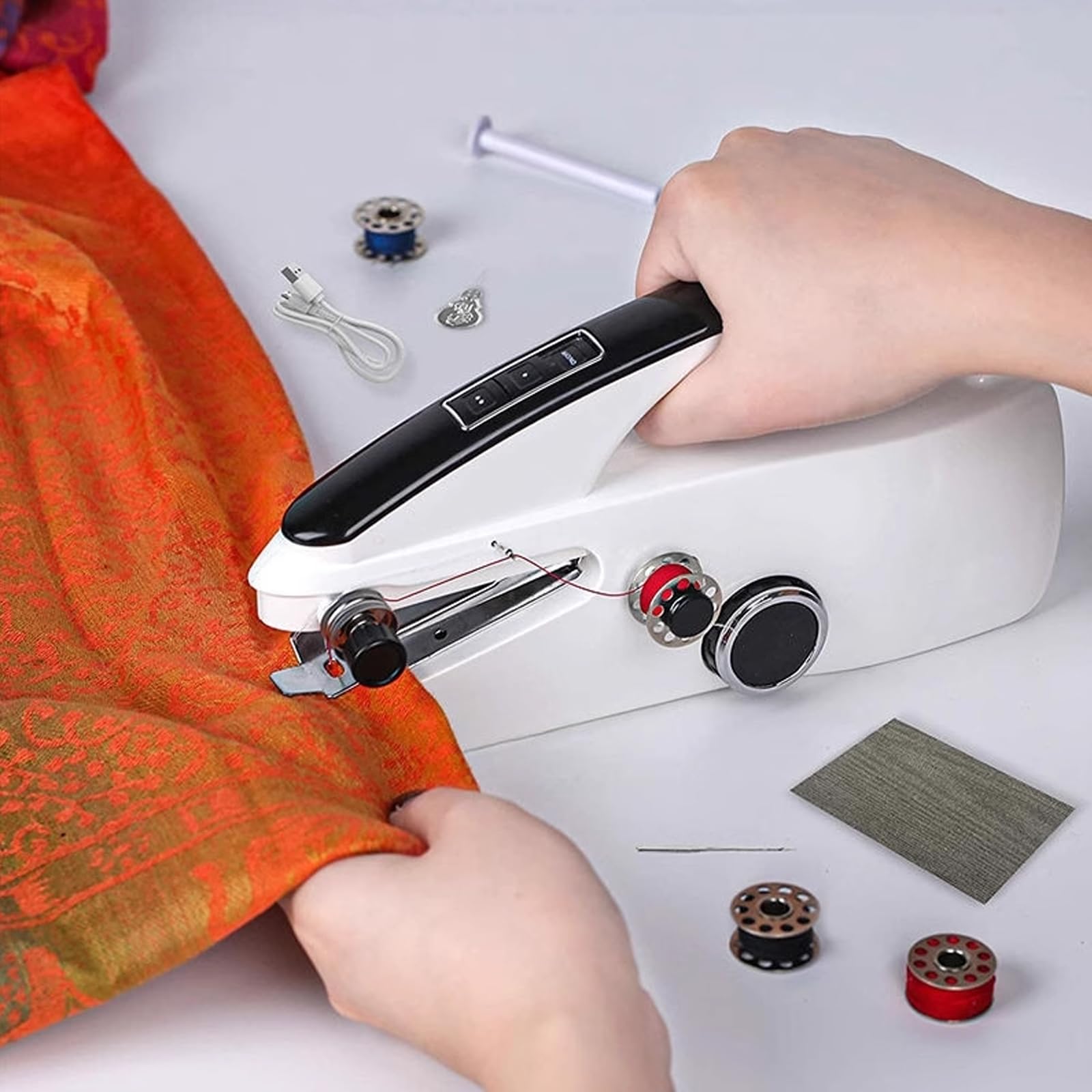 Macchina da cucire a mano, mini macchina da cucire elettrica portatile con accessori da cucito per principianti, facile da usare e veloce da cucire, adatta per vestiti fai da te, cutains,