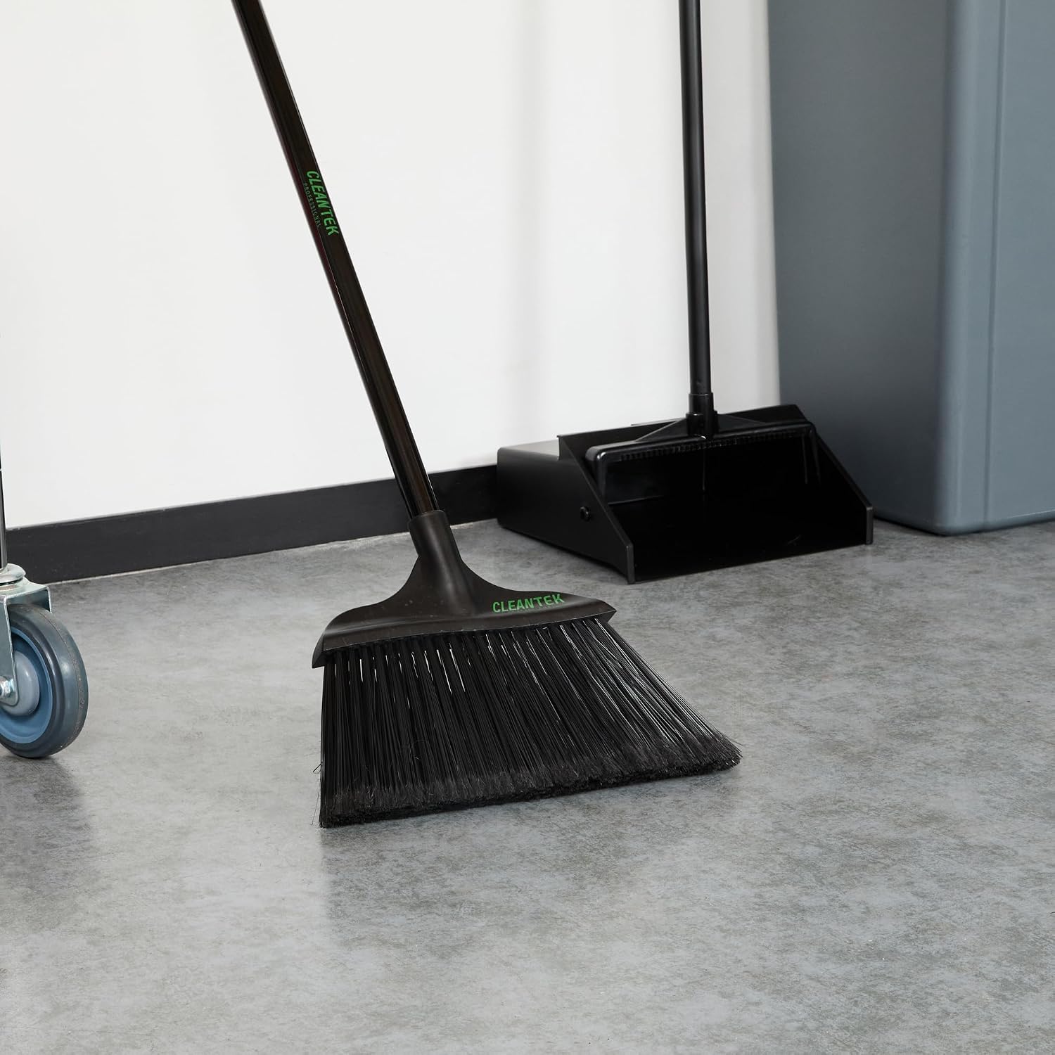 Restaurantware 4 in Black Plastic Profesional Wide Angled Broom Head