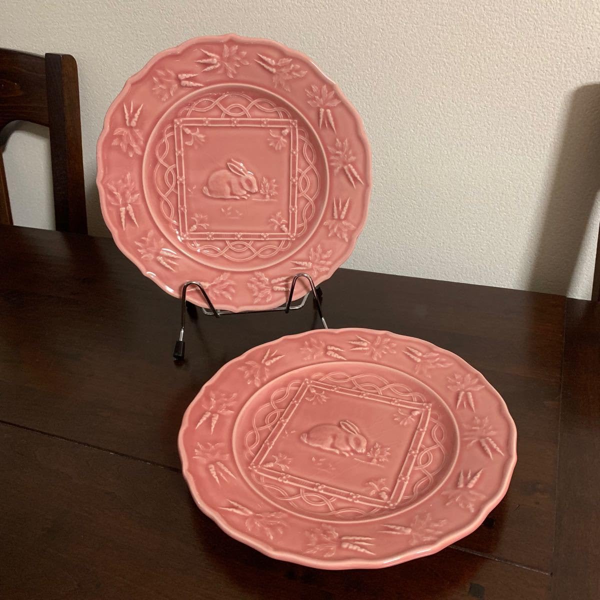 ボルダロ❤️ウサギとニンジンのお皿❣️ピンクとグリーン2枚 Amazon | BORDALLO PINHEIRO ボルダロ ウサギ ニンジン お皿