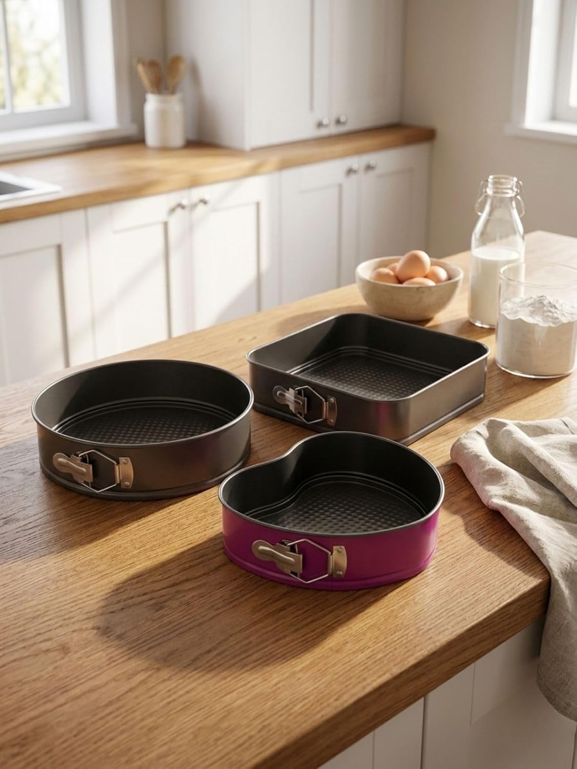 Springform Cake Pan Set of 3, Heart Square and Round Baking Pans, Non-Stick Bakeware, 23.5cm 26cm 27.5cm, 6.5cm Height