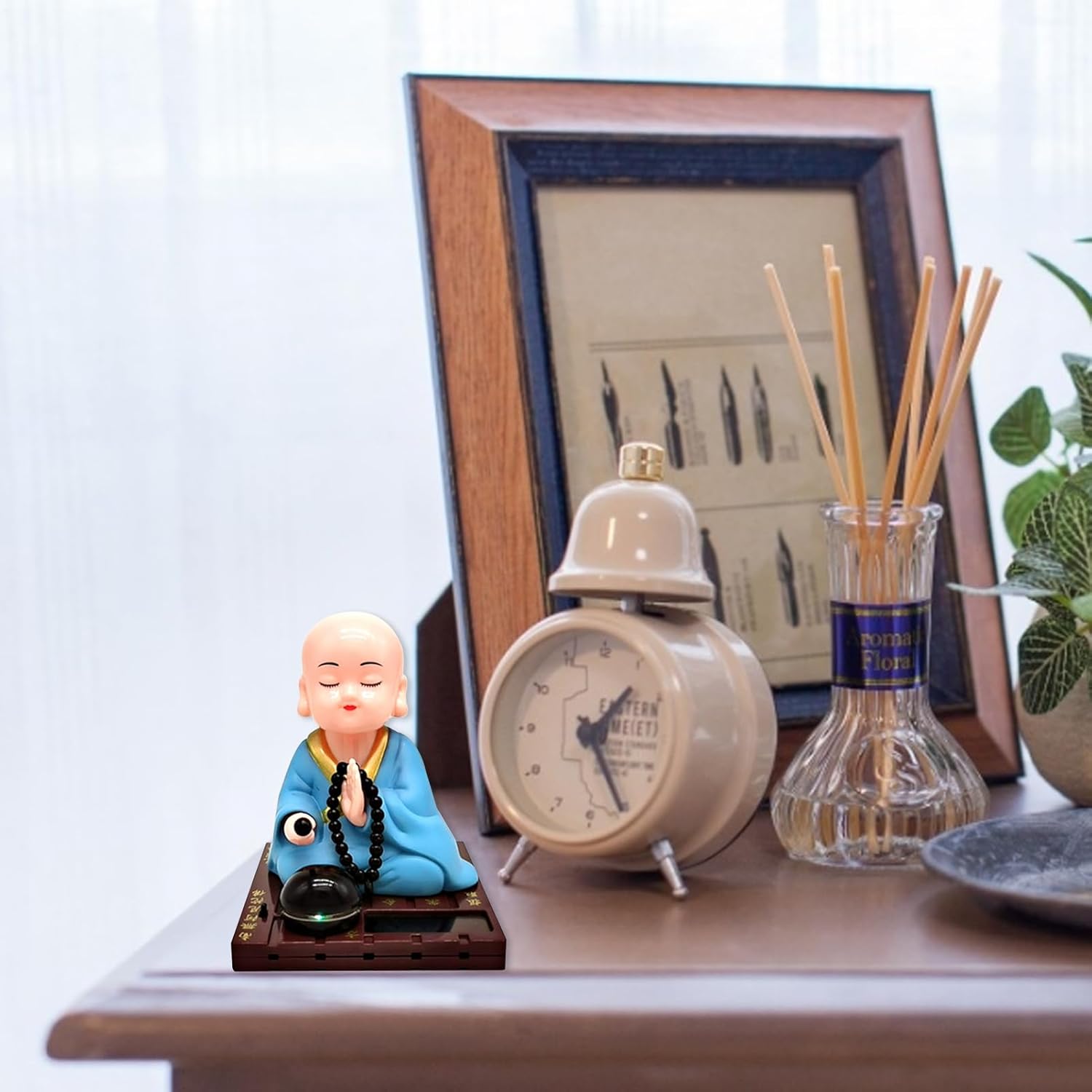 2X Little Kongfu Monk Solar Dancing Figurine Toys, Solar Powered Buddha Nodding Head Swing Toy, Chinese Little Buddha Monk Statue Car Shaking Head Toy, Cute Car Interior Dashboard Decor Home Ornament