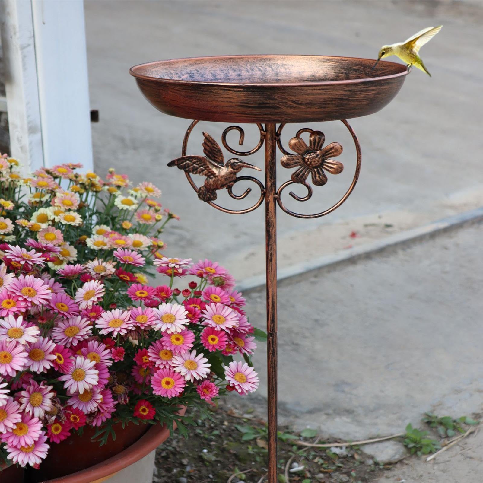 Abbeveratoio decorativo per uccelli come decorazione da giardino e cortile
