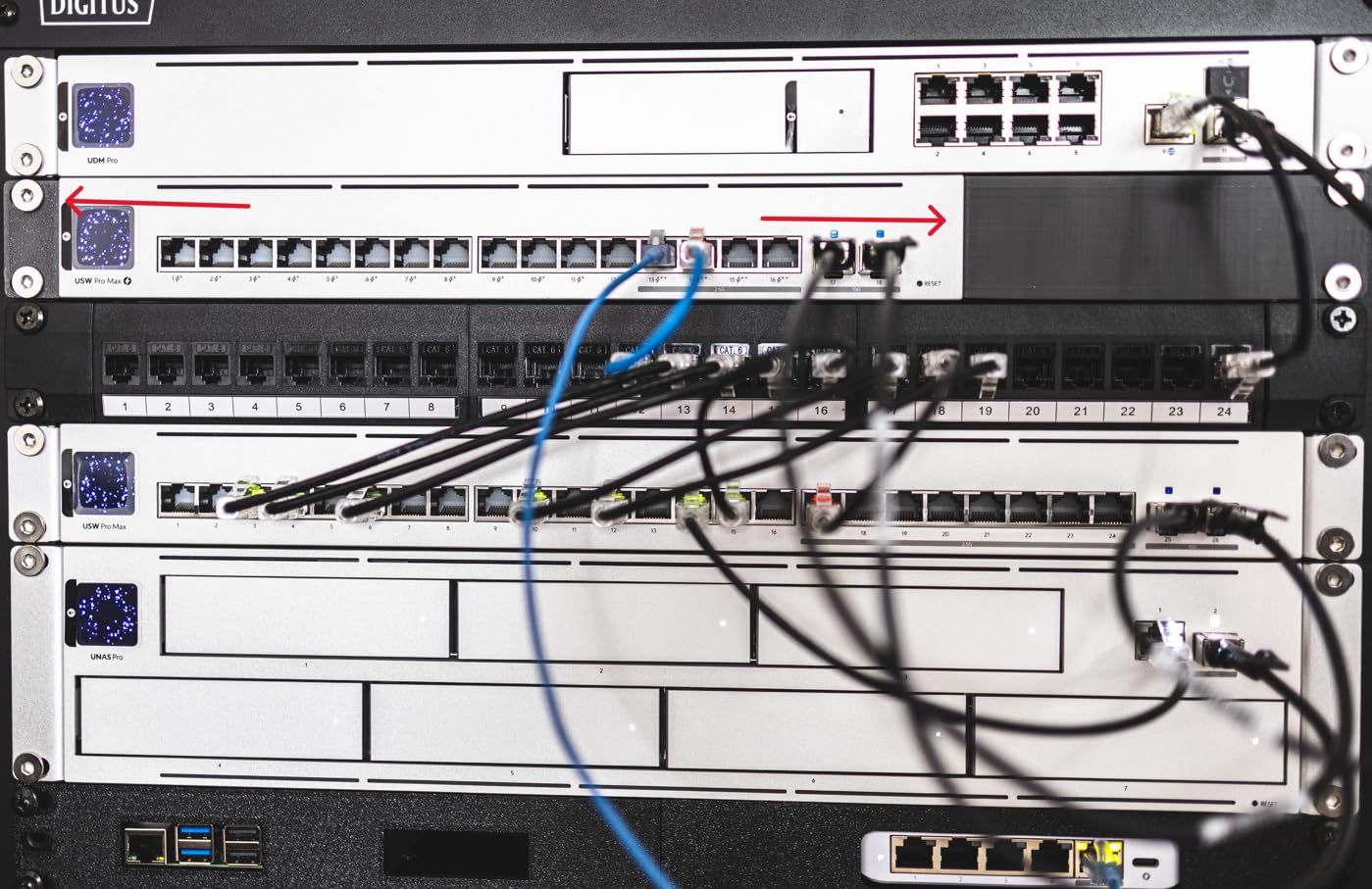 Supporto per montaggio su rack 1U per UniFi Pro Max 16 PoE - 19" compatibile (grigio)